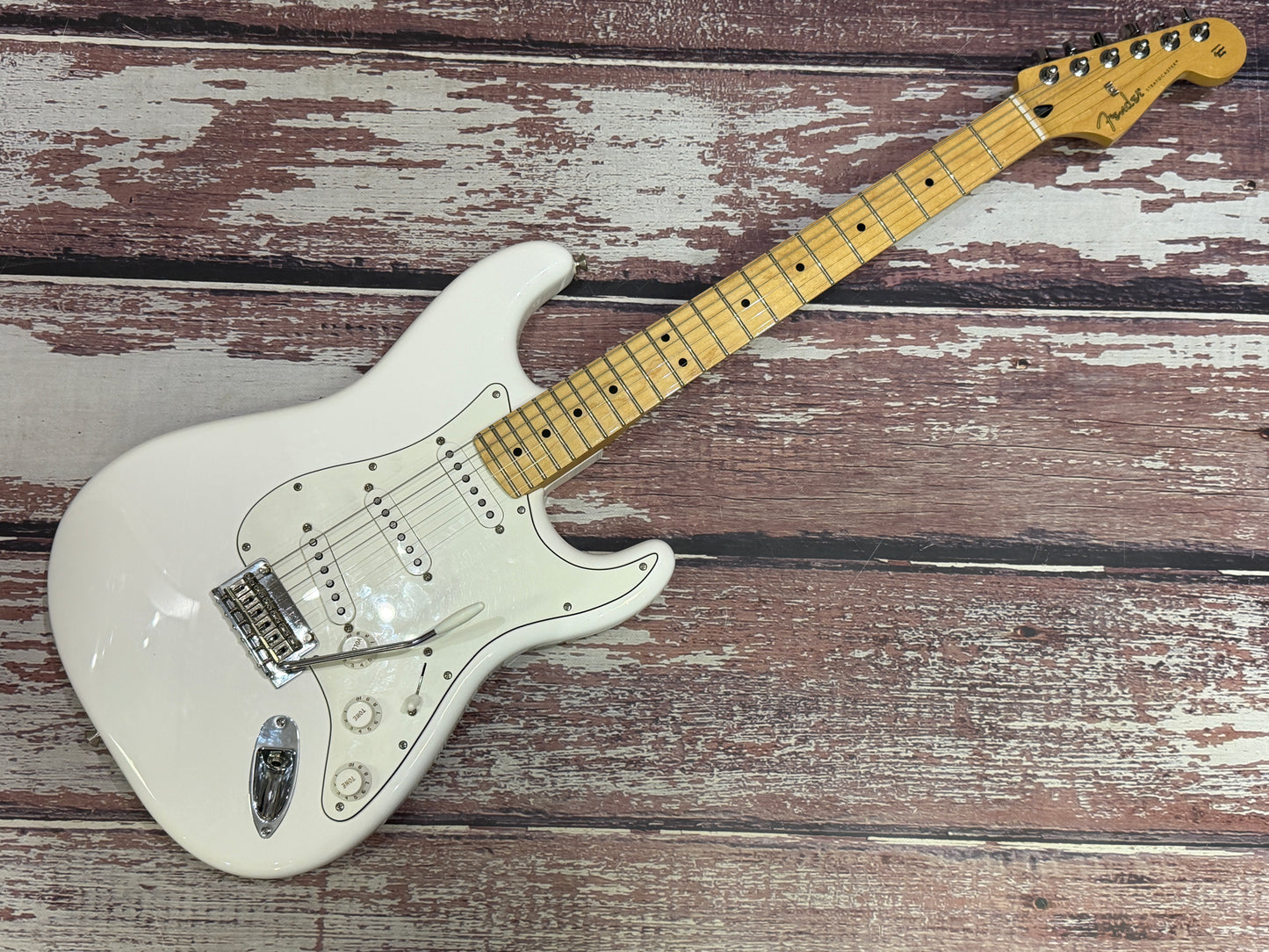 Fender Standard Stratocaster - Arctic White - 2020 Mexican
