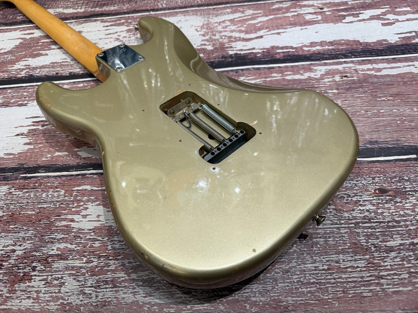 Squier Standard Series Stratocaster - Shoreline Gold "Roadworn"