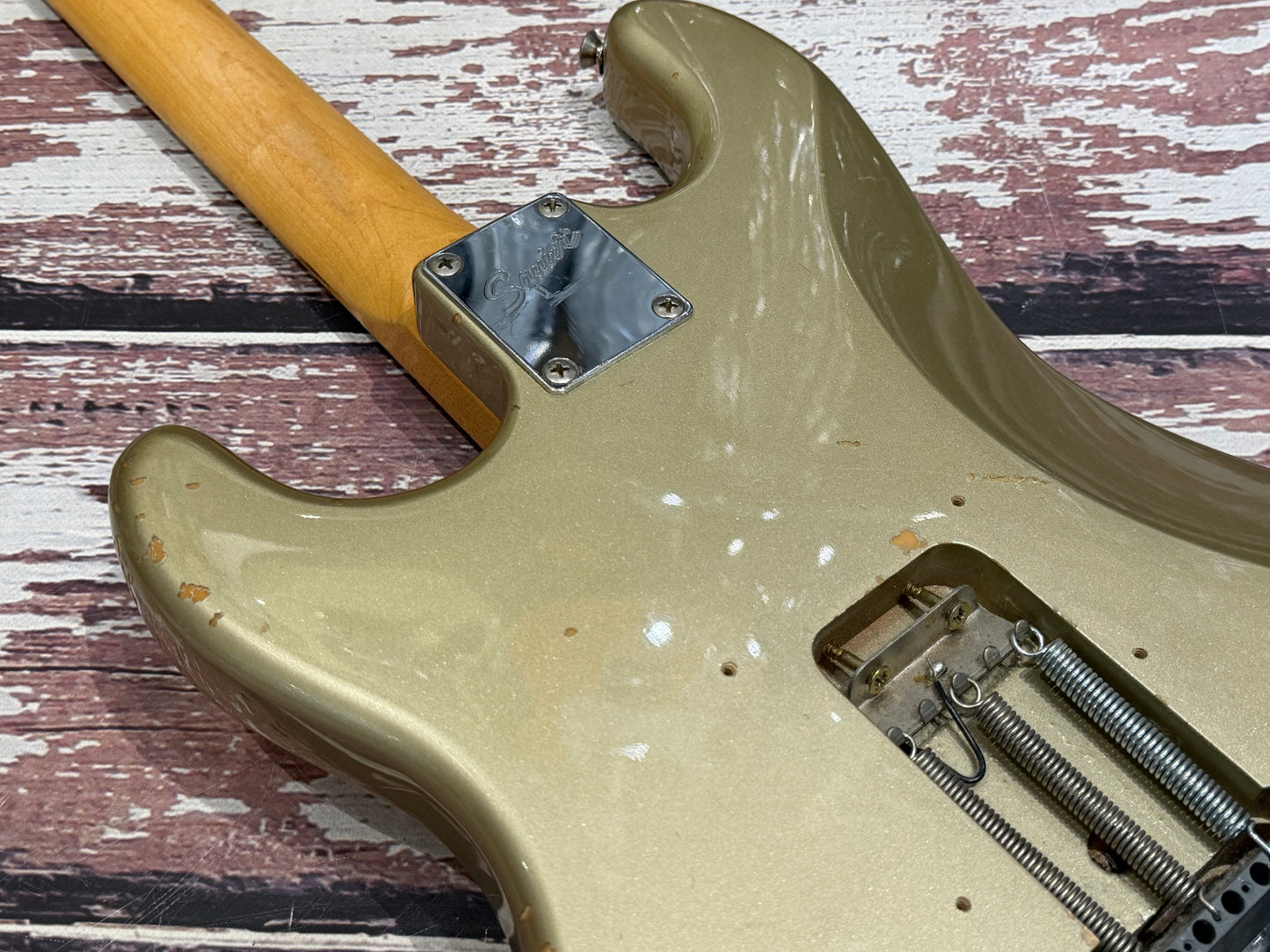 Squier Standard Series Stratocaster - Shoreline Gold "Roadworn"