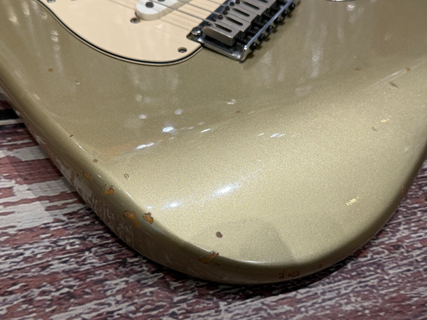 Squier Standard Series Stratocaster - Shoreline Gold "Roadworn"