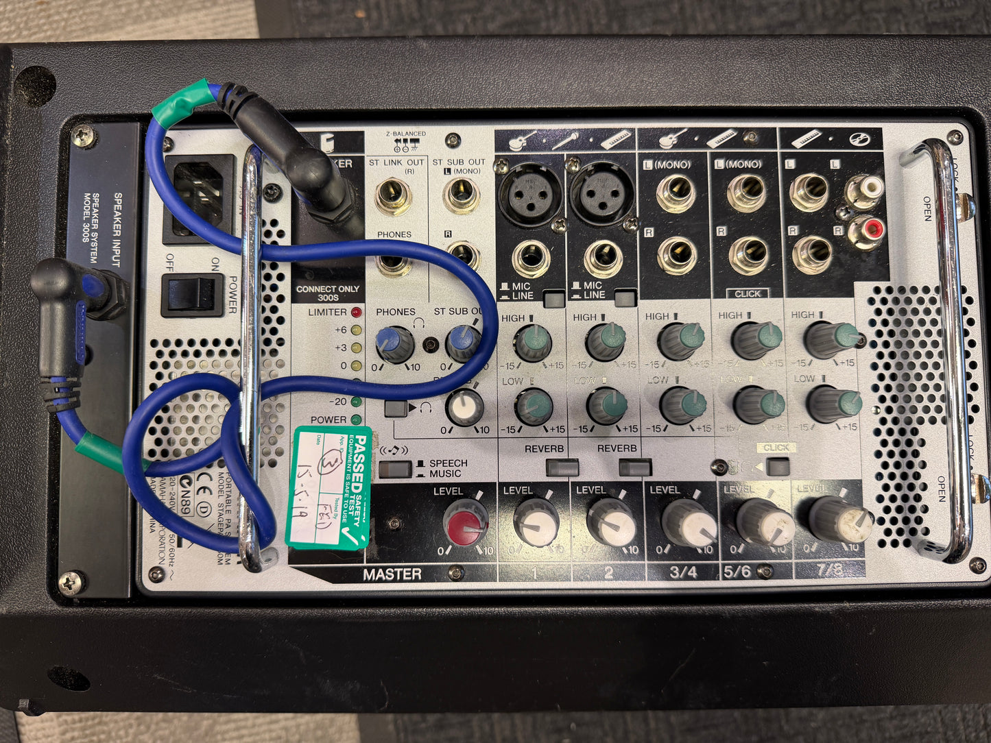 Yamaha Stagepas 150M - monitor PA system.