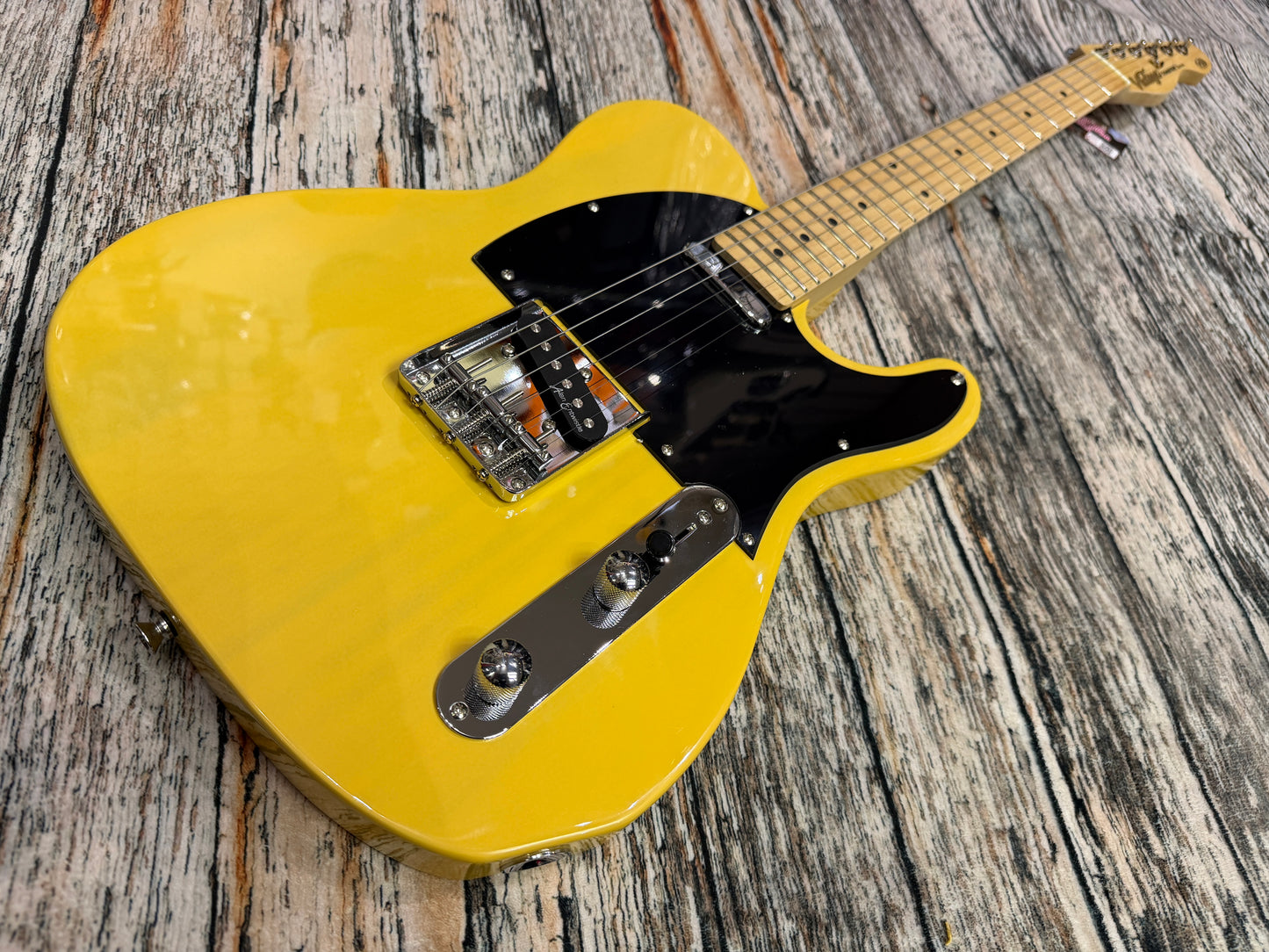 Vintage V20 Coaster T-Style electric guitar BUTTERSCOTCH - STARTER PACK