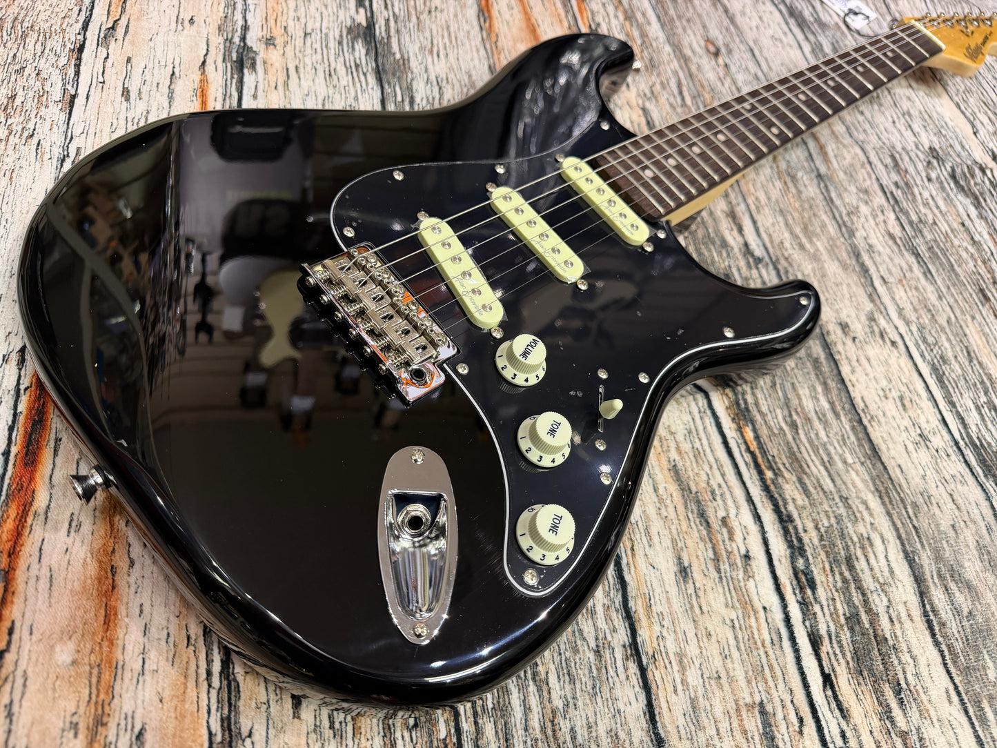 Vintage V60 Coaster S-Style electric guitar BLACK - STARTER PACK
