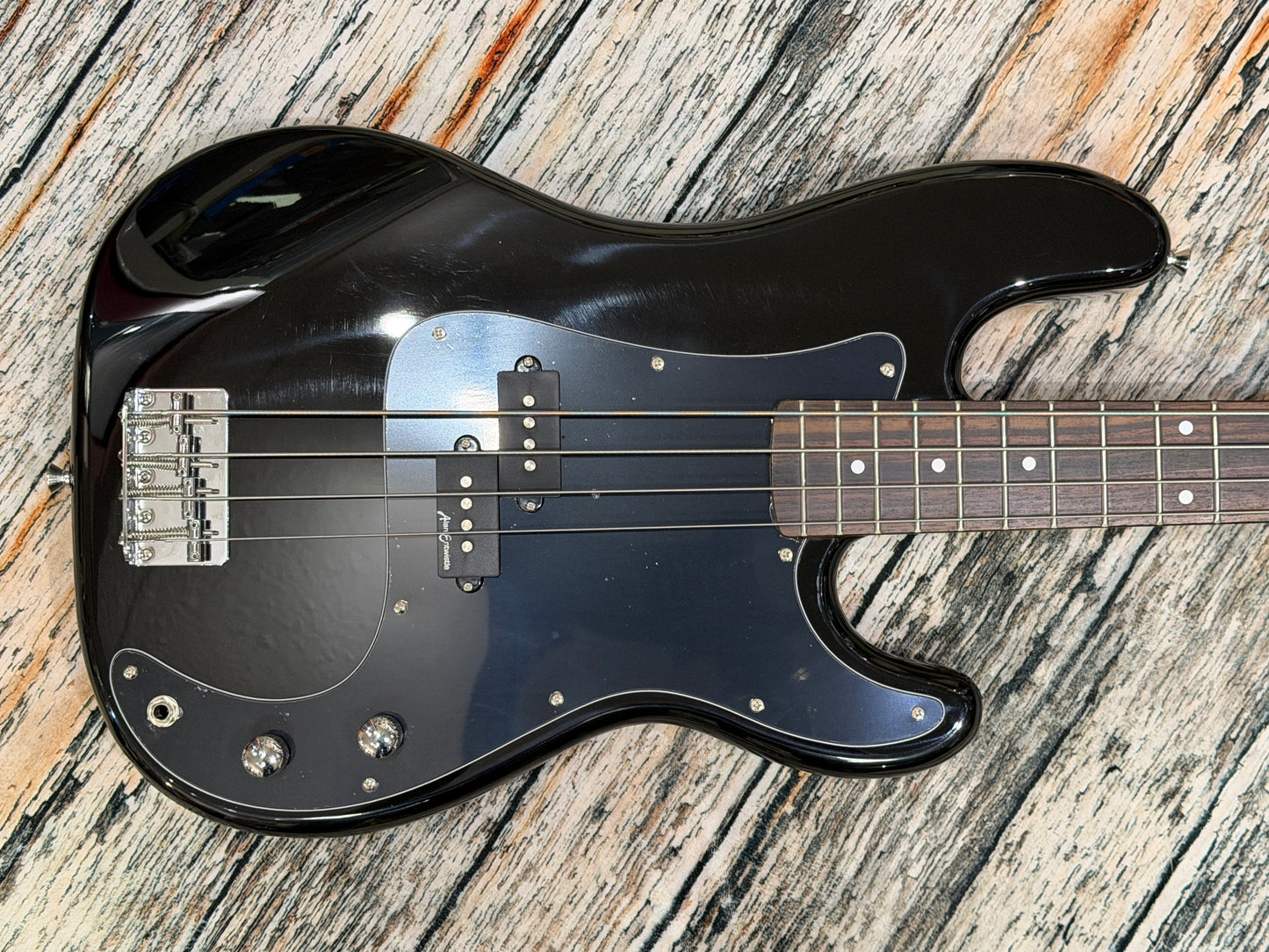 Vintage V40 Coaster P-Bass BLACK - STARTER PACK