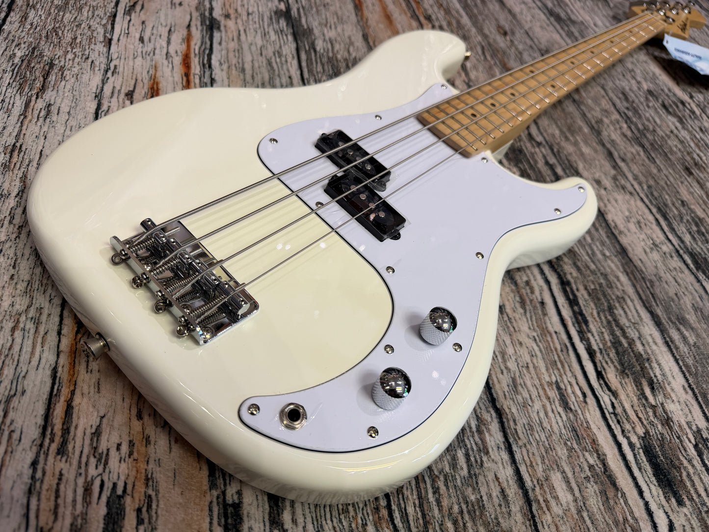 Aria STB P.Bass style Maple neck  - White