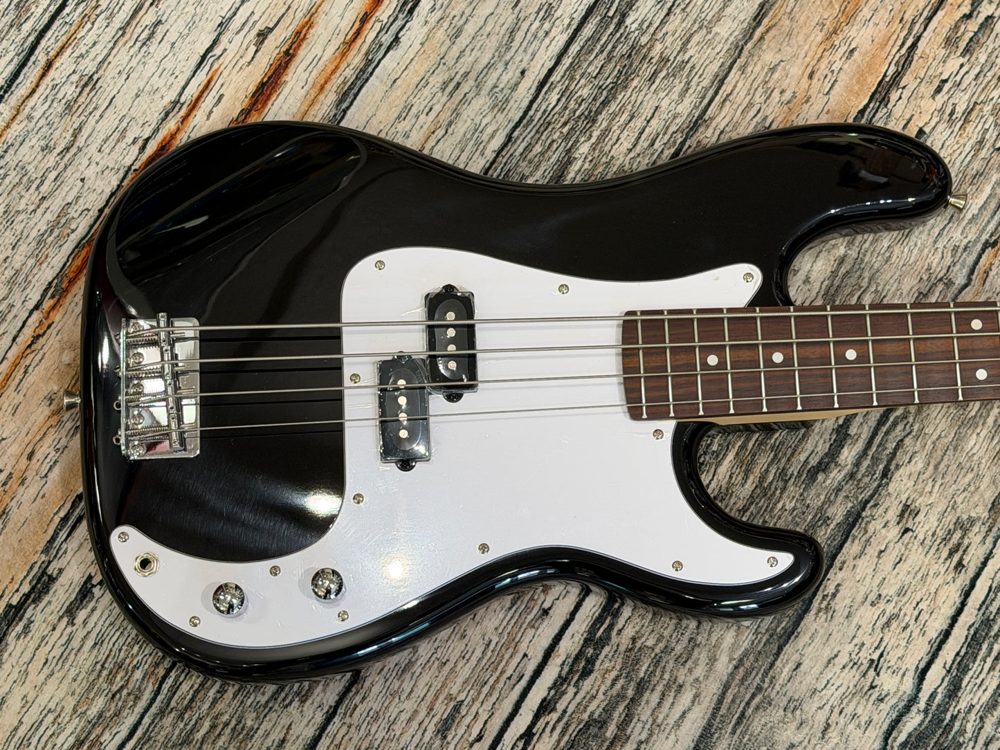 Aria STB P-Bass Style Rosewood neck - Black