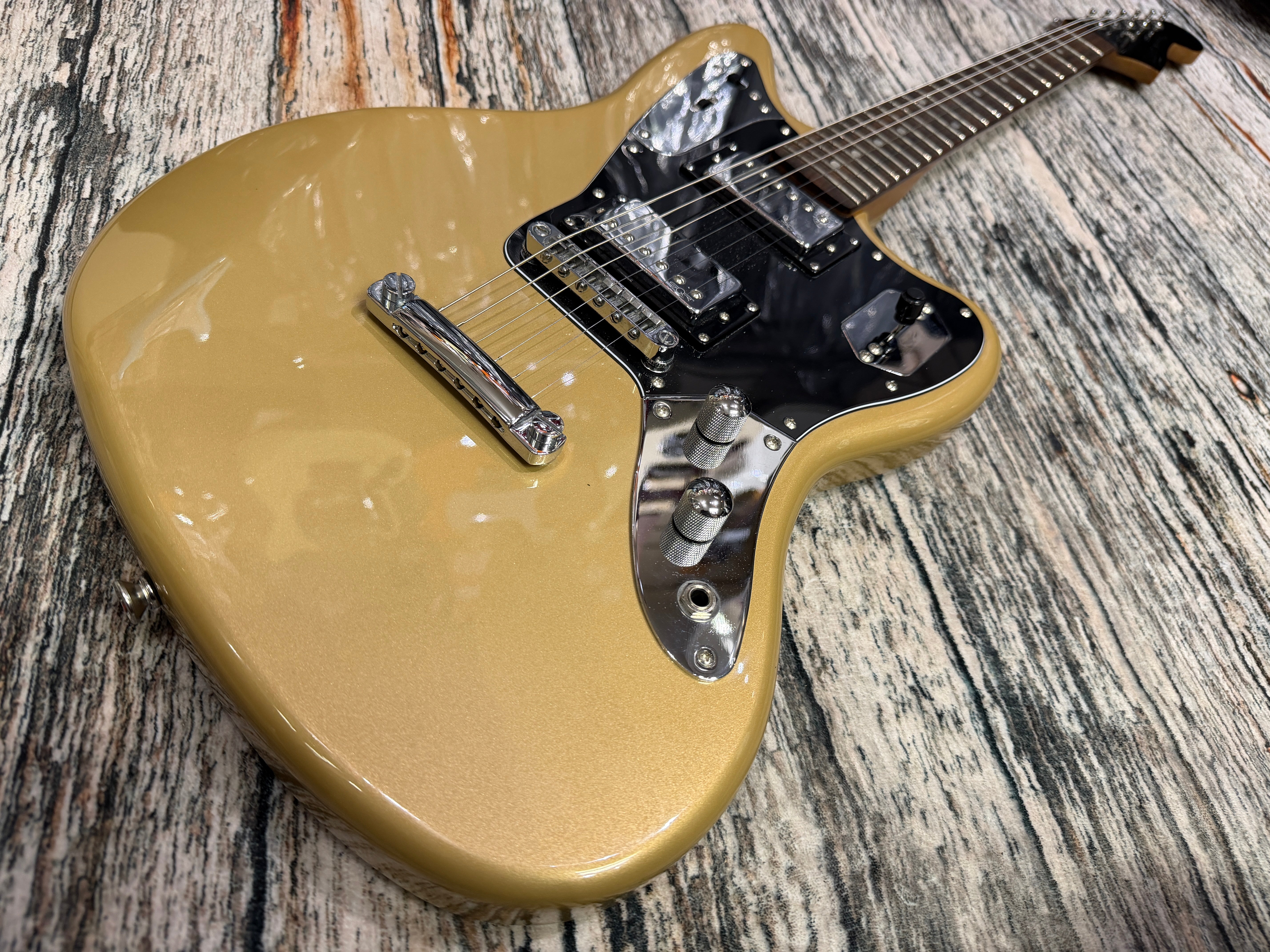 Squier Contemporary Jaguar HH - Shoreline Gold – Badlands Guitars