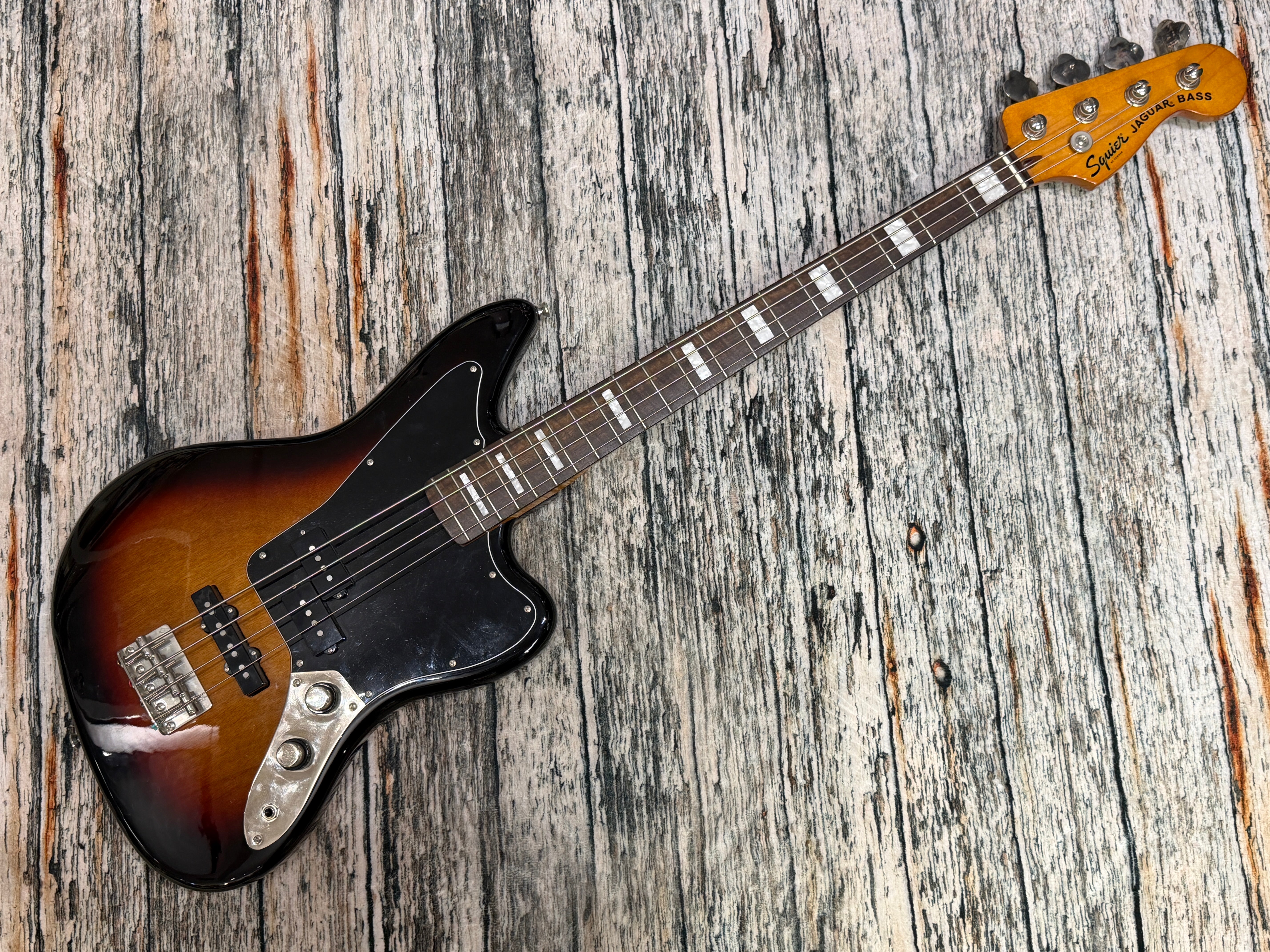 Squier Classic Vibe 70s Jaguar Bass – Badlands Guitars Limited