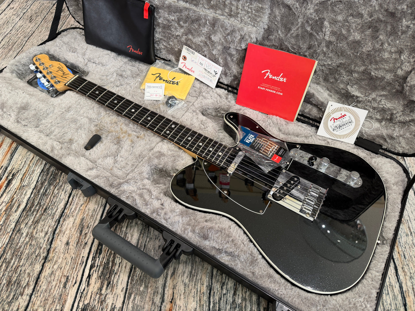 Fender USA Elite Telecaster 2018 - Special run Mystic Black metallic