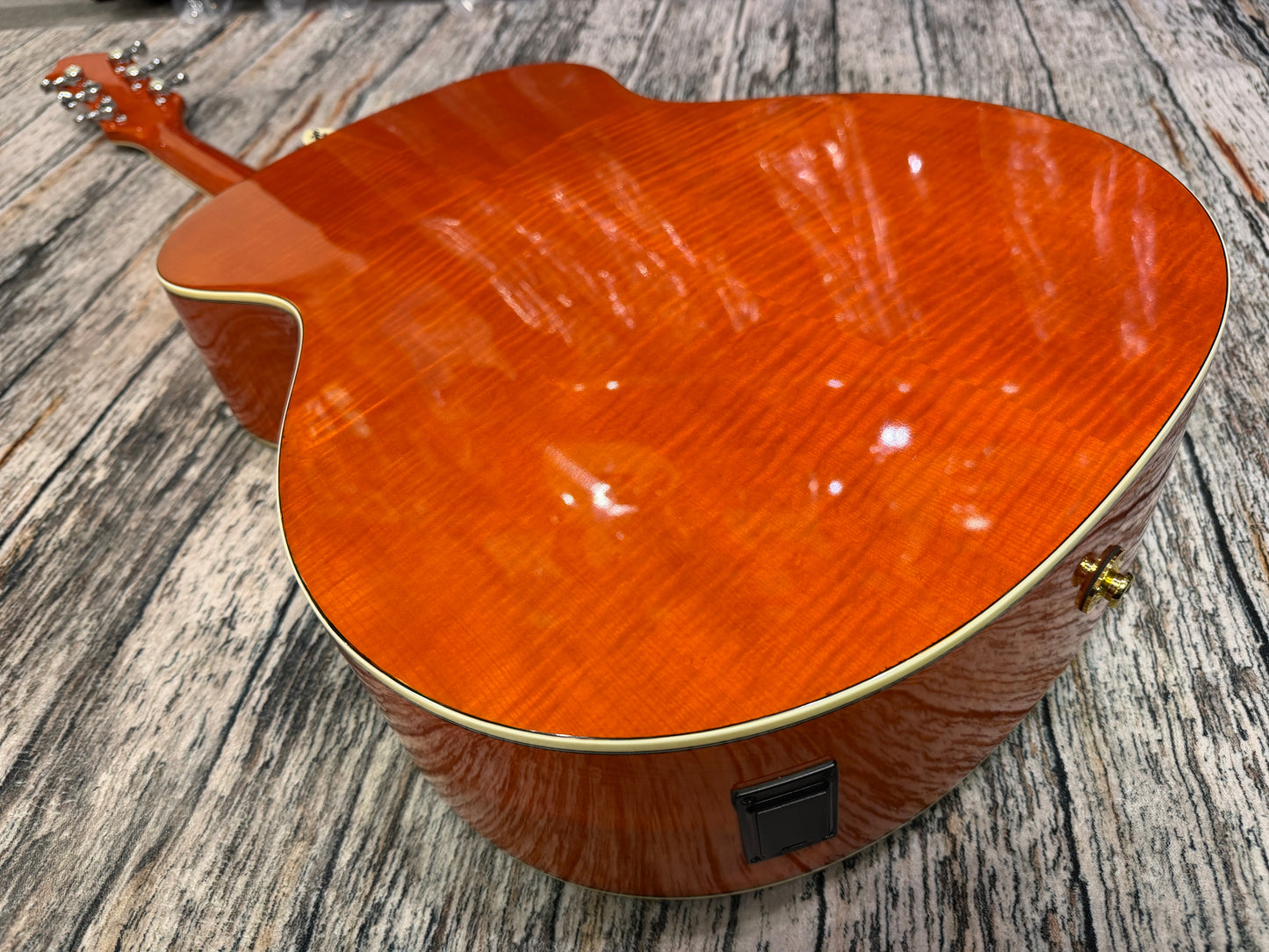 Hagstrom Siljan Sigra Electro Acoustic - Solid top Amber