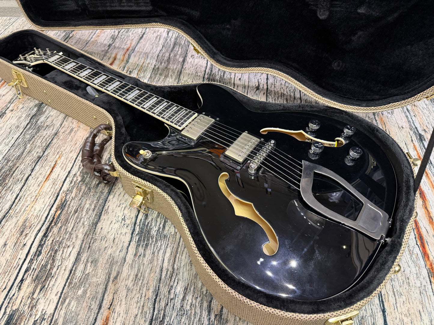 Hagstrom Super Viking Upgraded - with added hard case