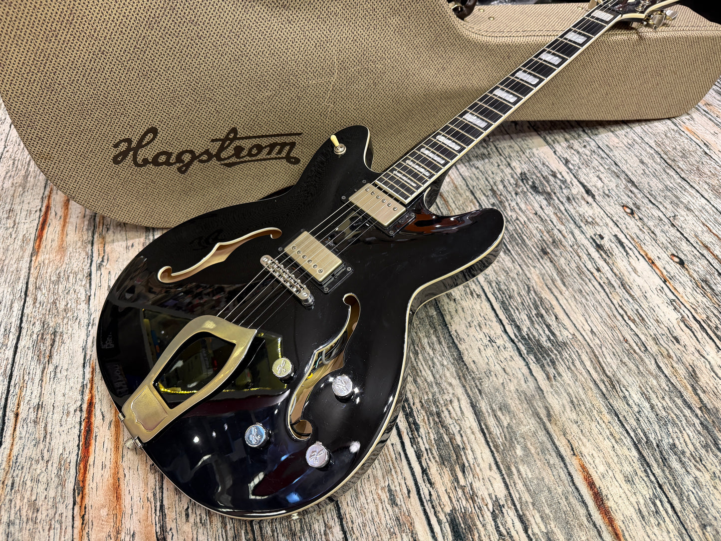 Hagstrom Super Viking Upgraded - with added hard case