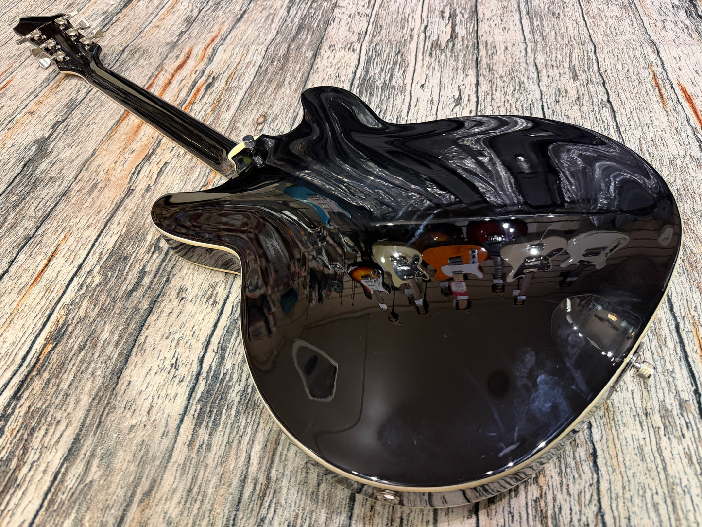 Hagstrom Super Viking Upgraded - with added hard case