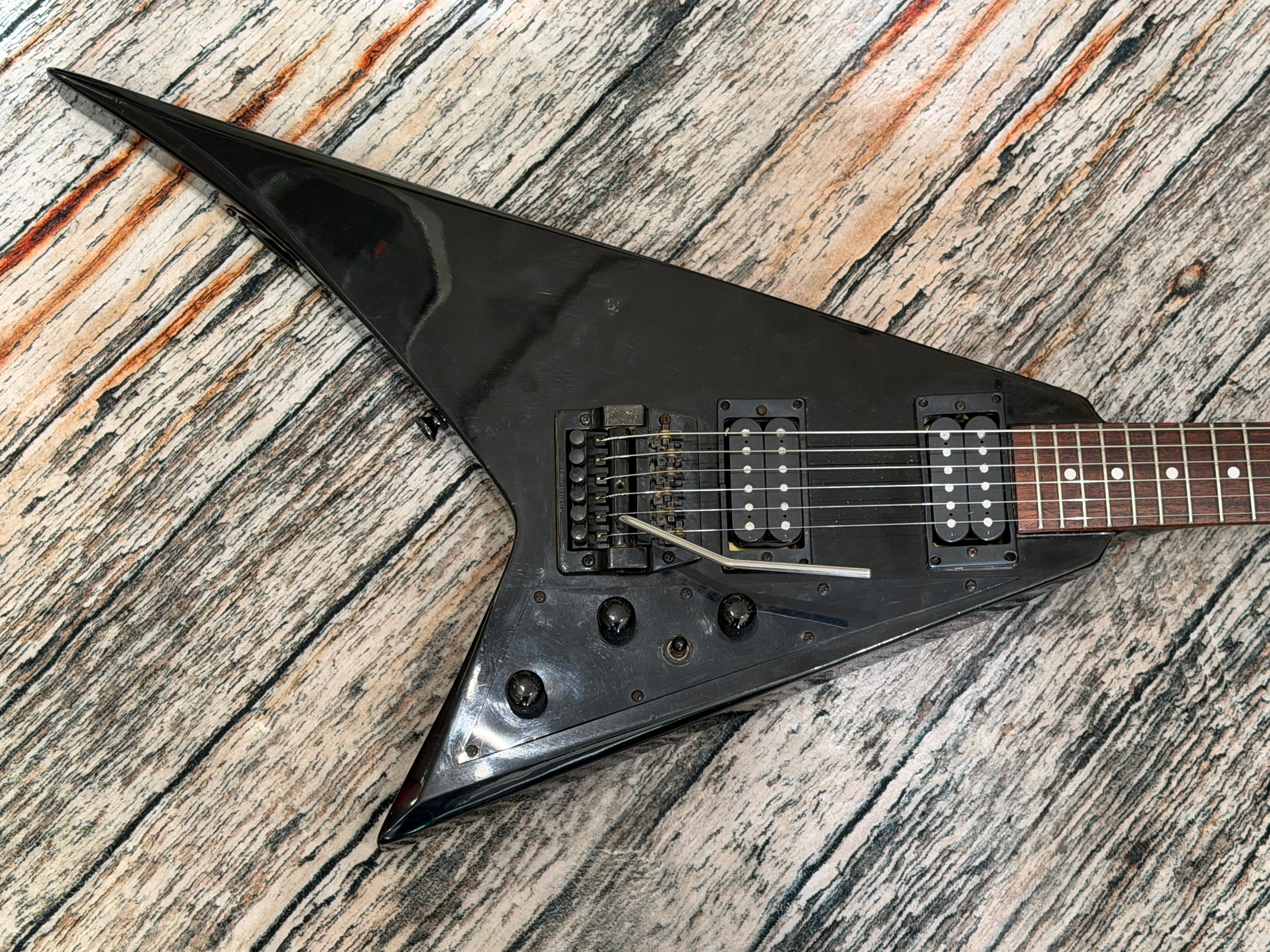 Warrior Randy Rhodes Flying V - Khaler – Badlands Guitars Limited