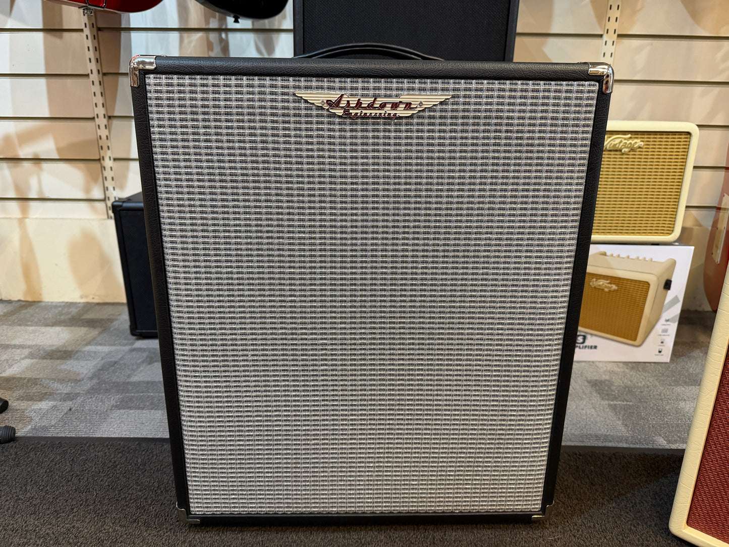 Ashdown Studio 15 lightweight 300w bass combo