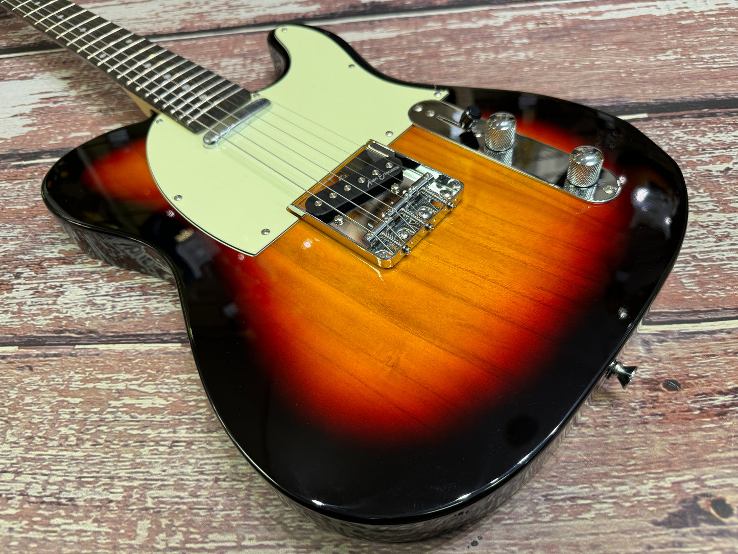 Vintage V20 Coaster - 3 Tone Sunburst