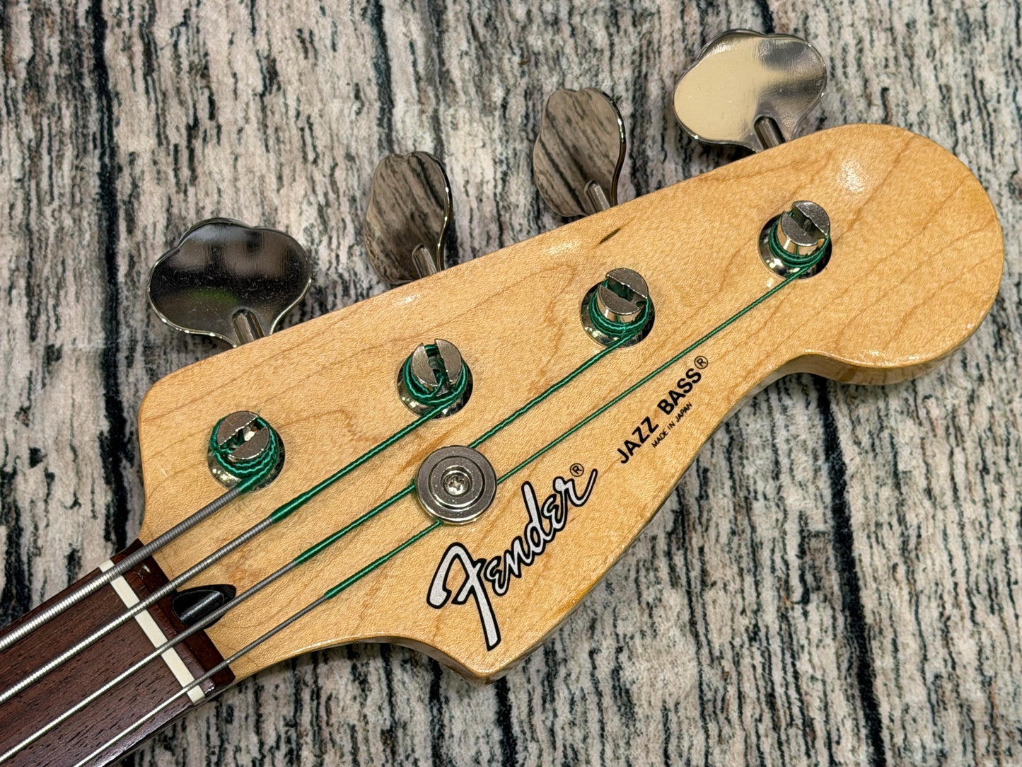 Fender Japan - 60's style Jazz Bass Candy Apple Red, Upgraded