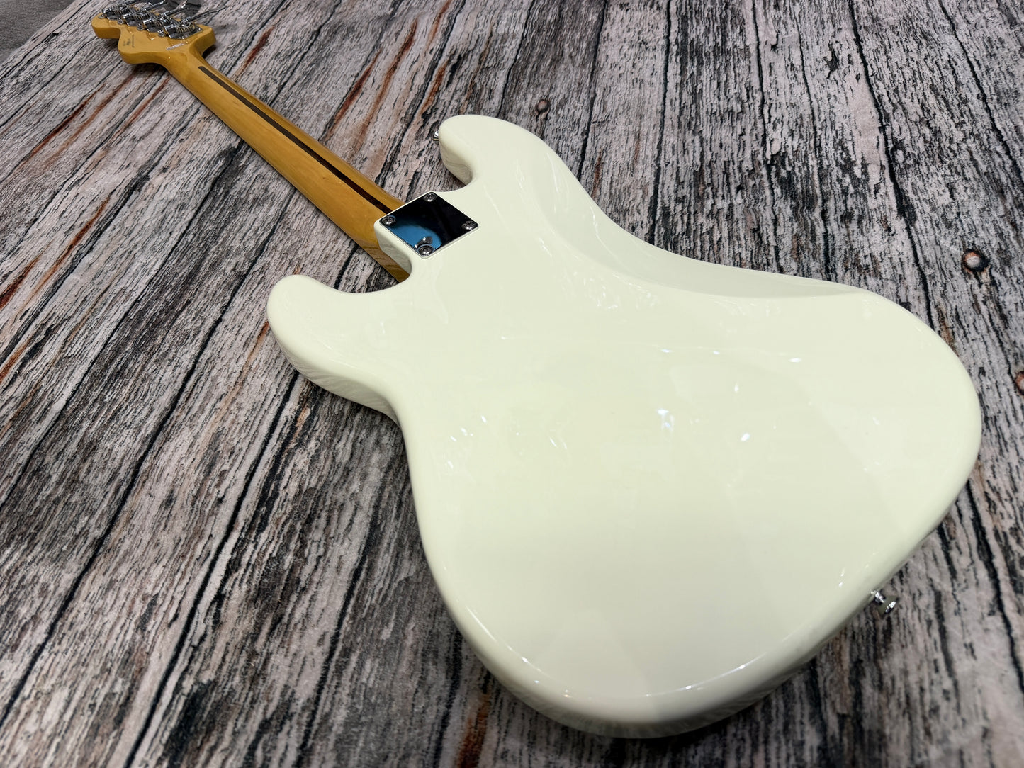 Vintage V4 "P-Bass" style Vintage White Maple neck