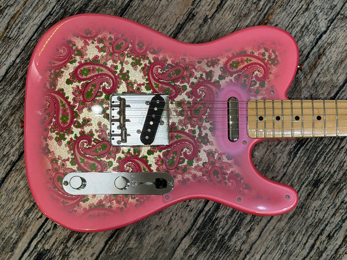 Fender Japan Special run pink paisley Telecaster '68 1999 - 2002
