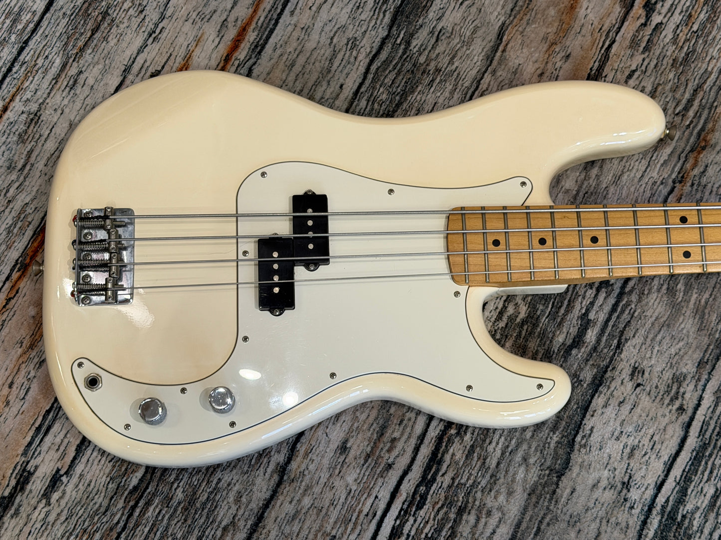 Fender Standard Precision Bass - Vintage White - 2009 Mexico