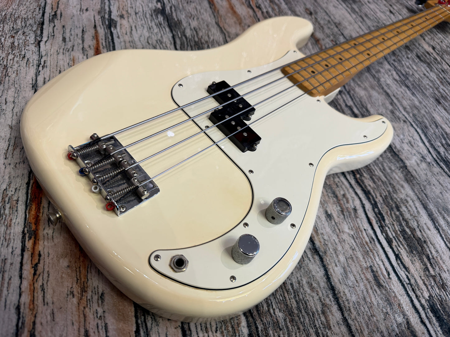 Fender Standard Precision Bass - Vintage White - 2009 Mexico
