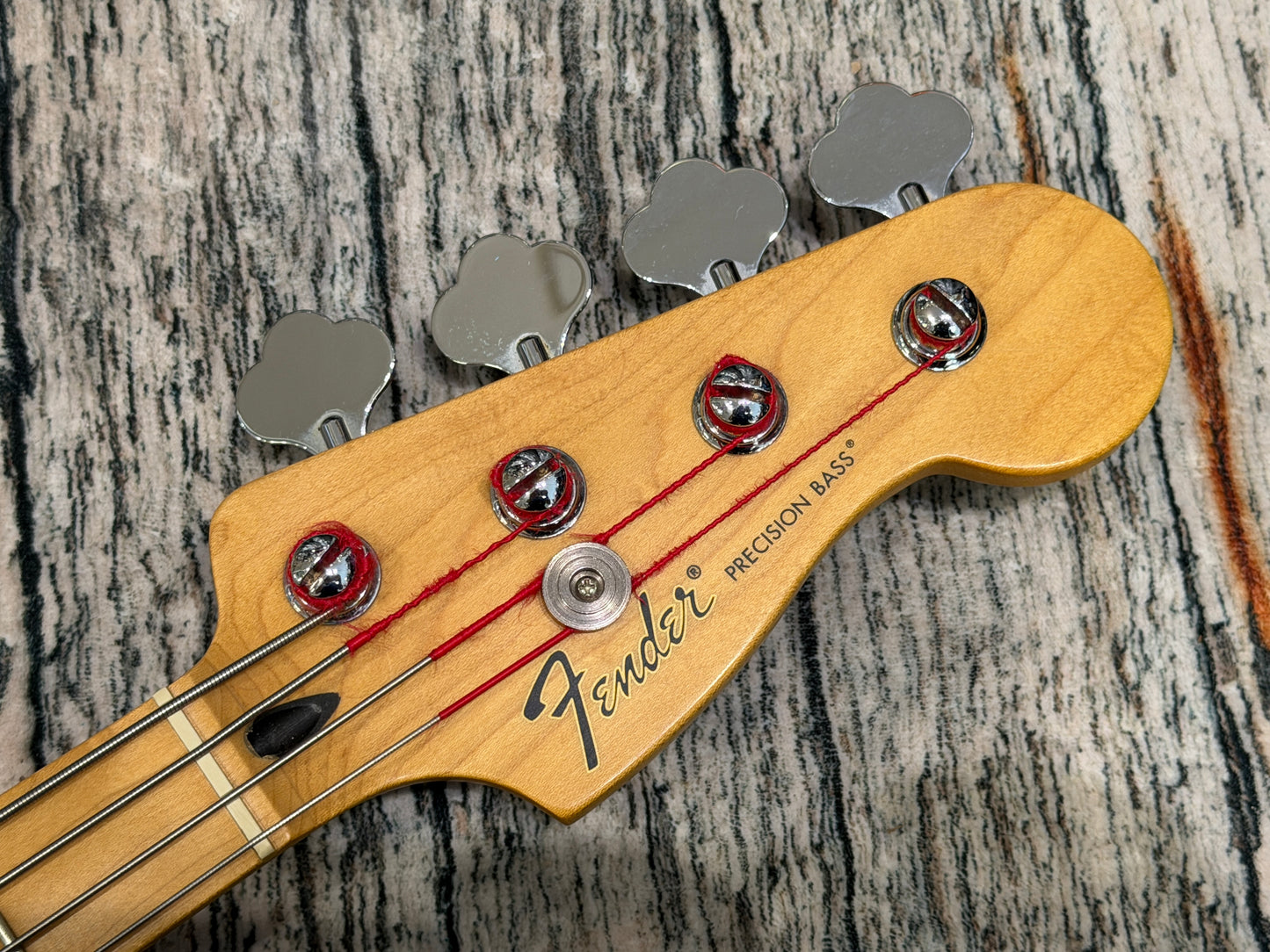 Fender Standard Precision Bass - Vintage White - 2009 Mexico