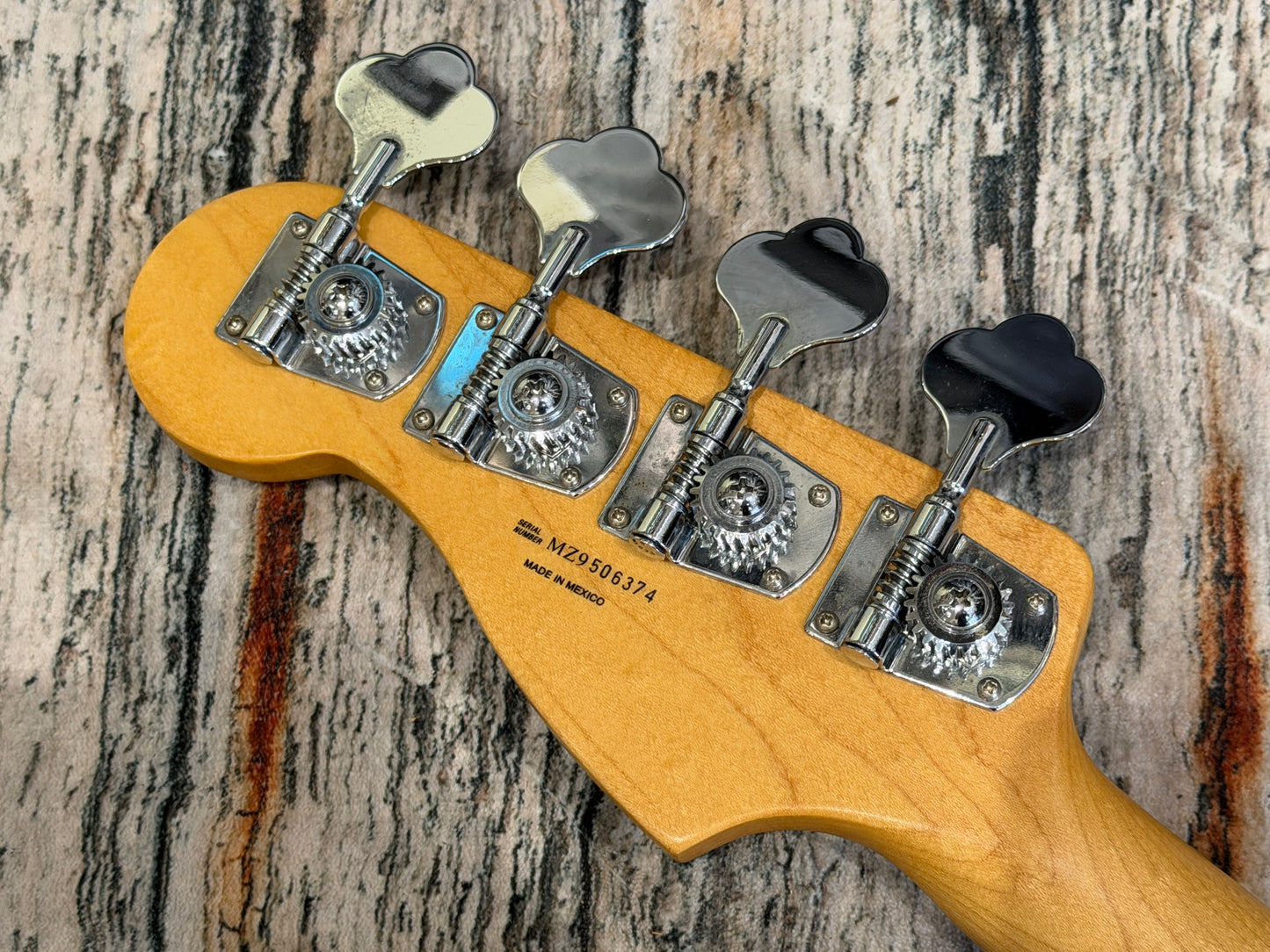 Fender Standard Precision Bass - Vintage White - 2009 Mexico