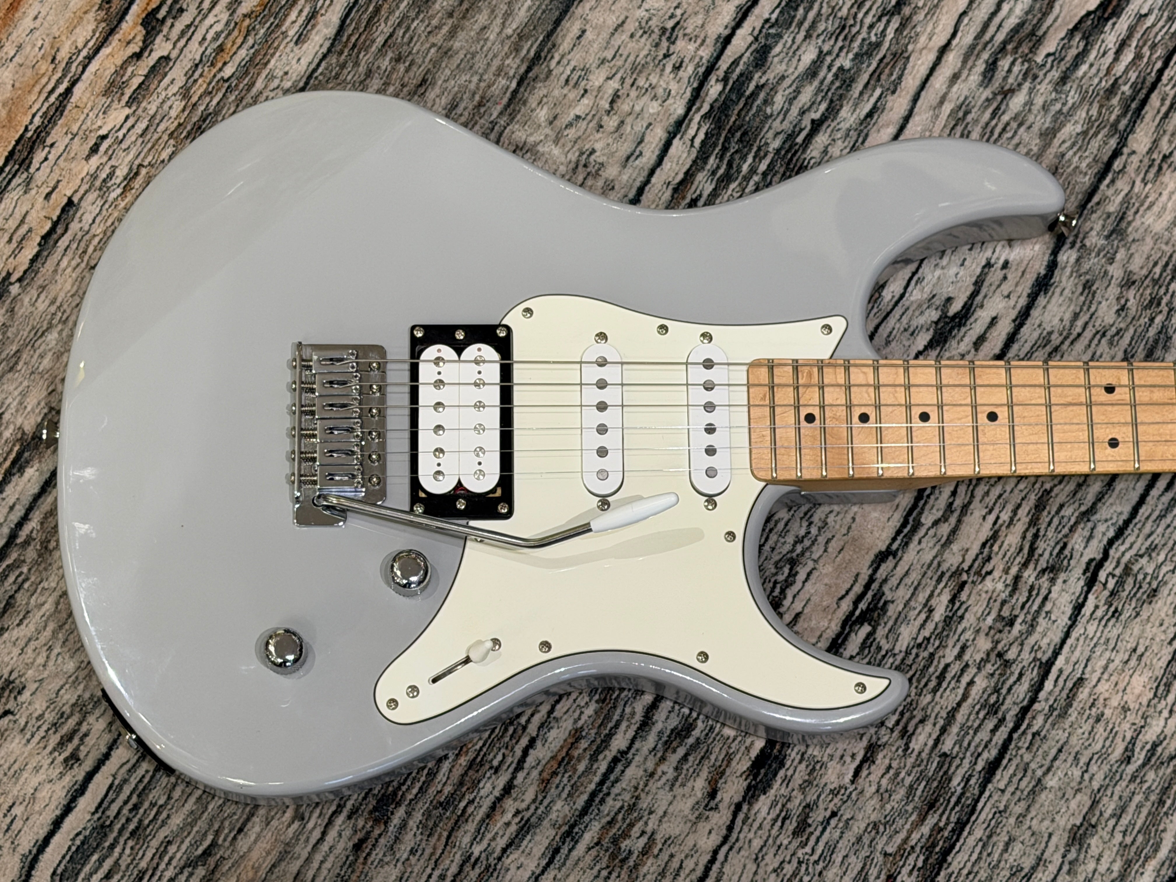 Yamaha Pacifica PAC 112VM – Badlands Guitars Limited