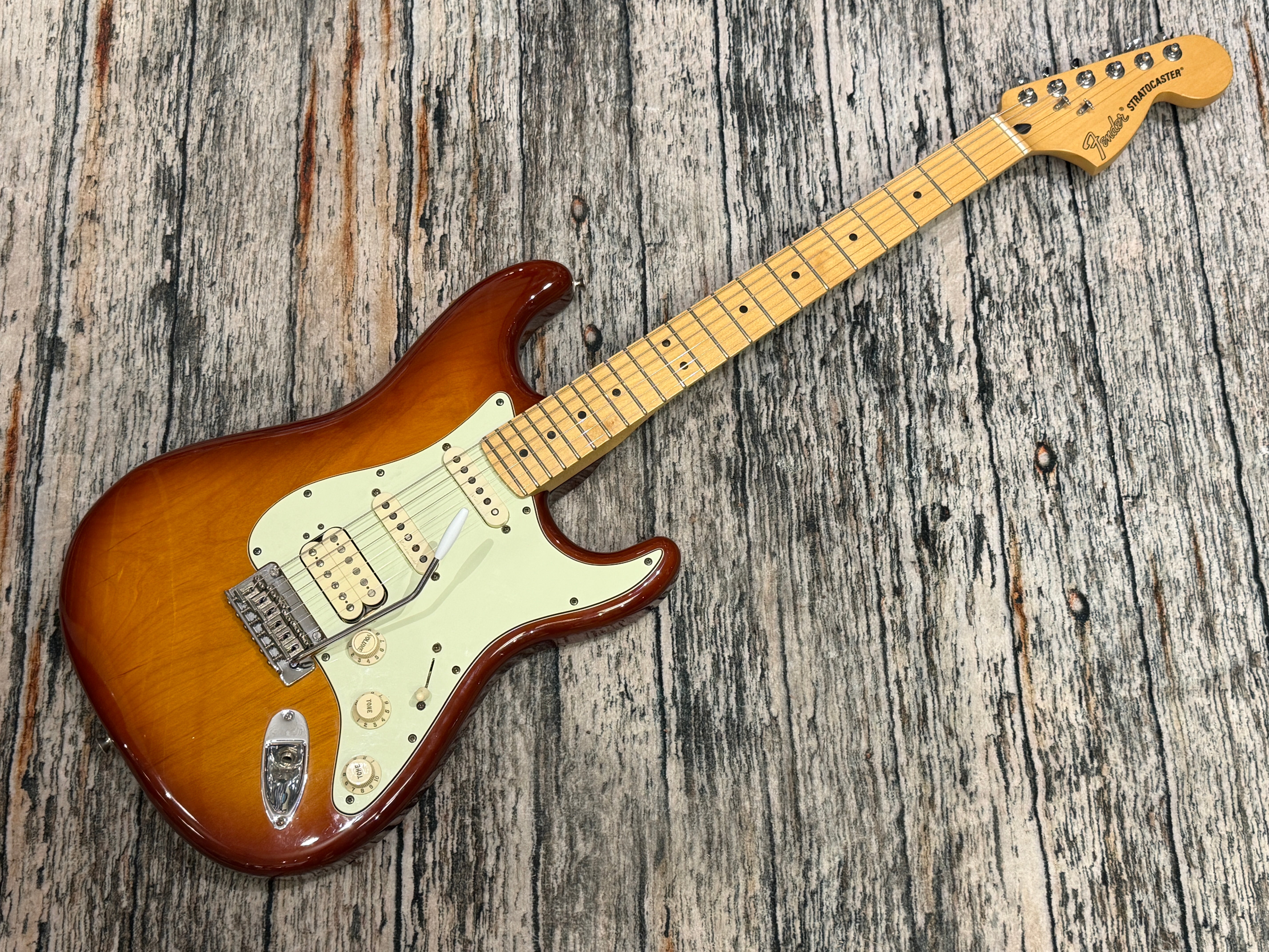 Fender Mexican Deluxe Stratocaster HSS - 2020 – Badlands Guitars