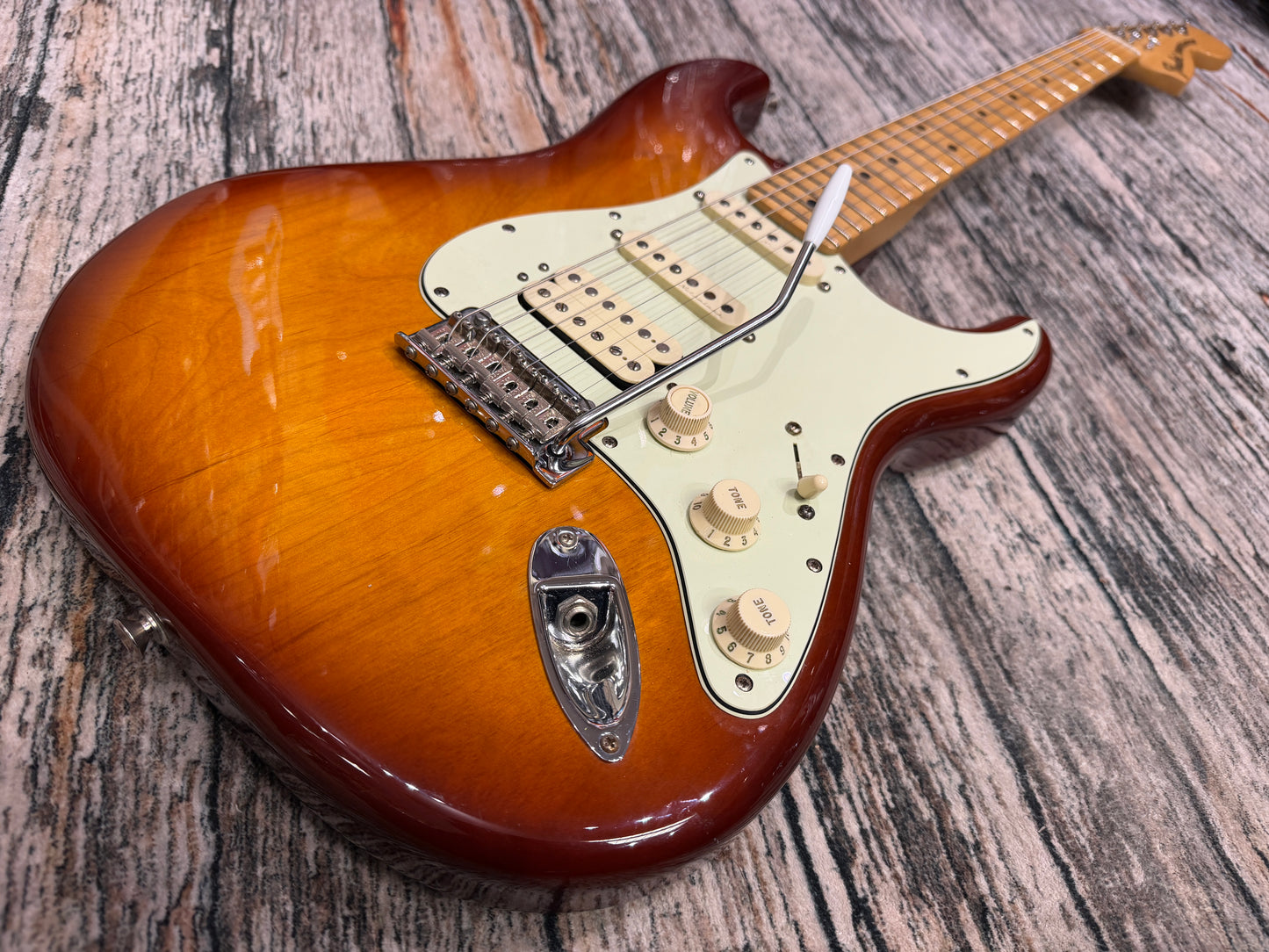 Fender Mexican Deluxe Stratocaster HSS - 2020