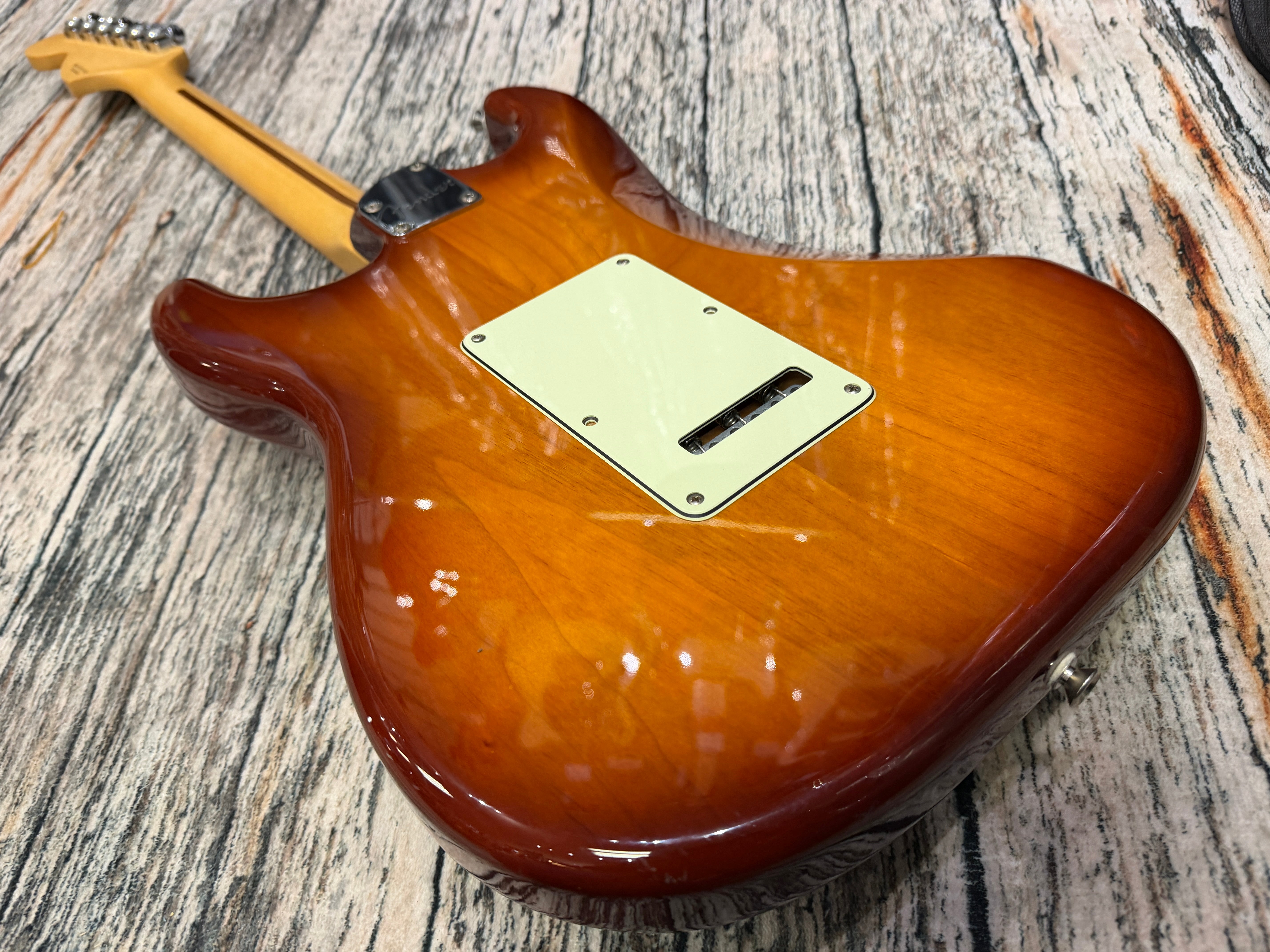 Fender Mexican Deluxe Stratocaster HSS - 2020 – Badlands Guitars