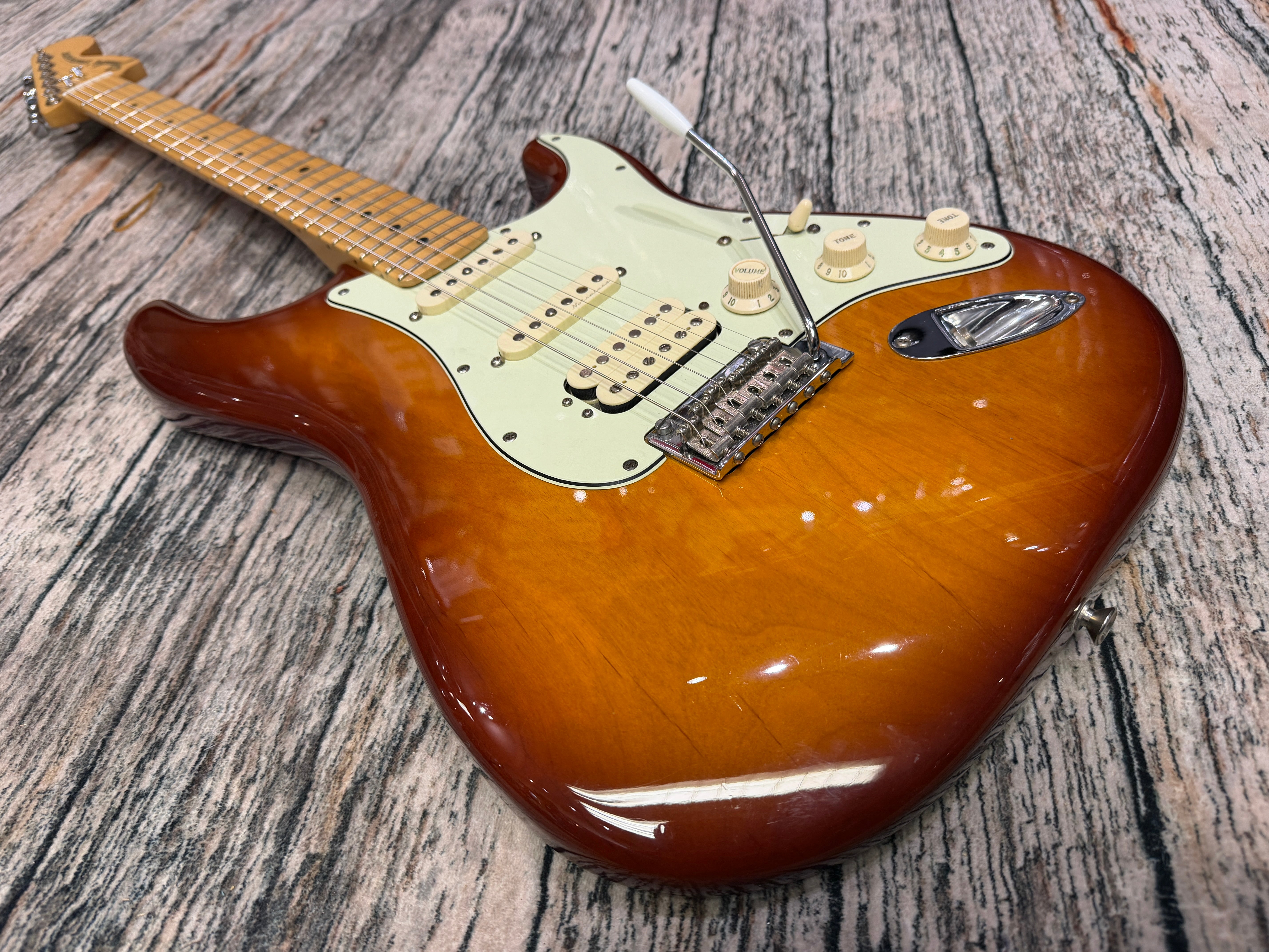 Fender Mexican Deluxe Stratocaster HSS - 2020 – Badlands Guitars