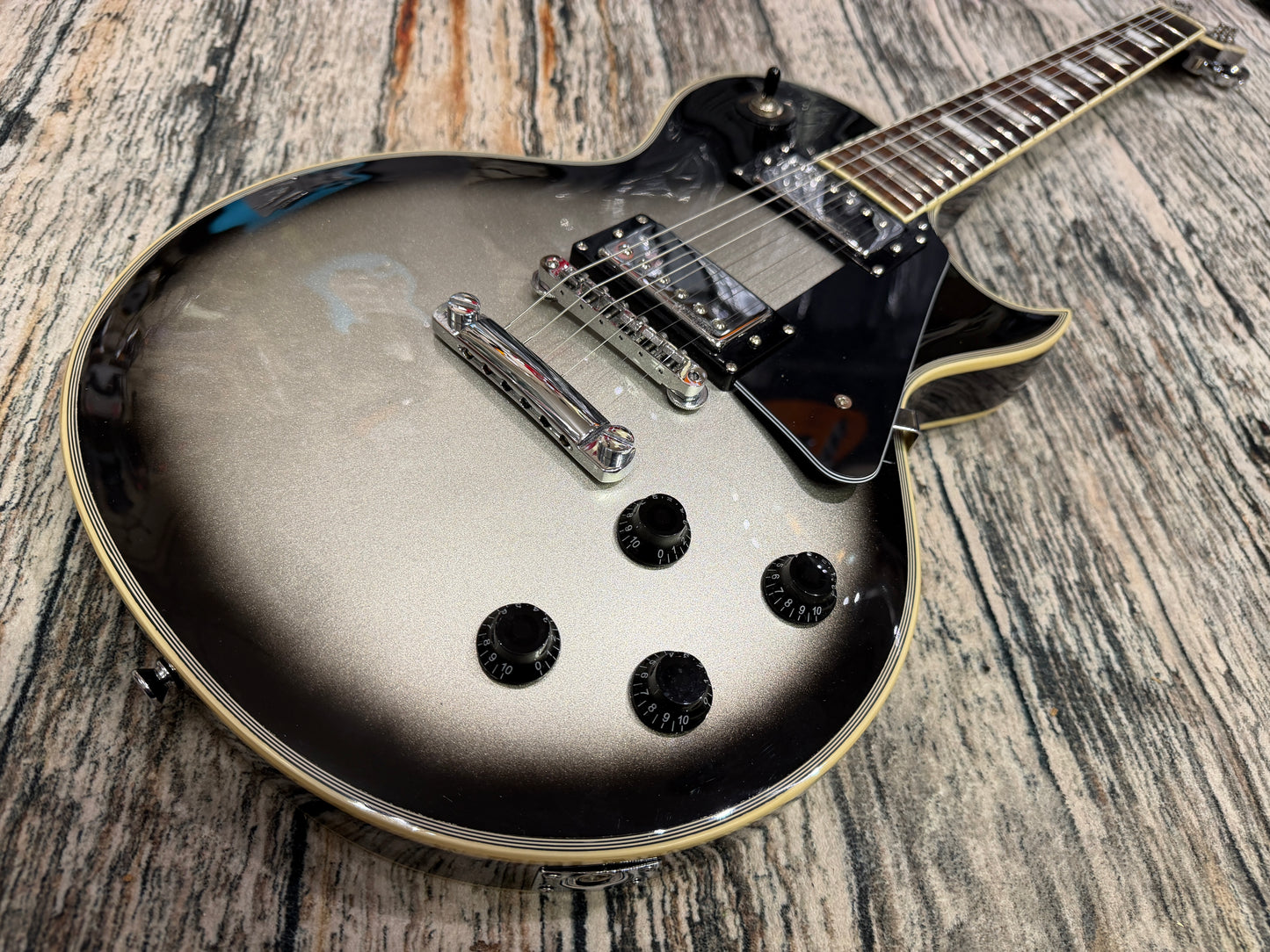 Vintage V100 limited edition - 25th Anniversary SIlverburst!