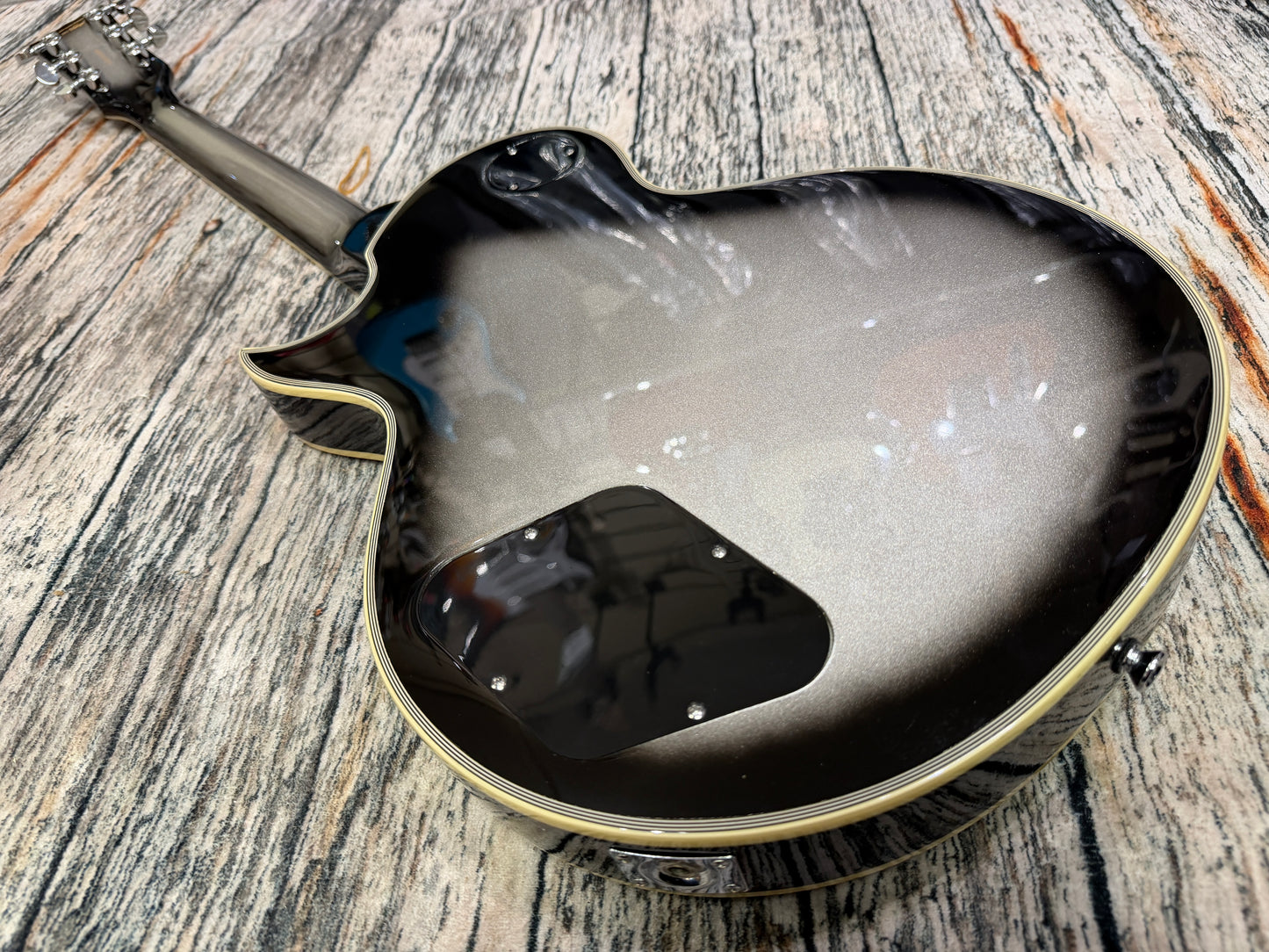 Vintage V100 limited edition - 25th Anniversary SIlverburst!