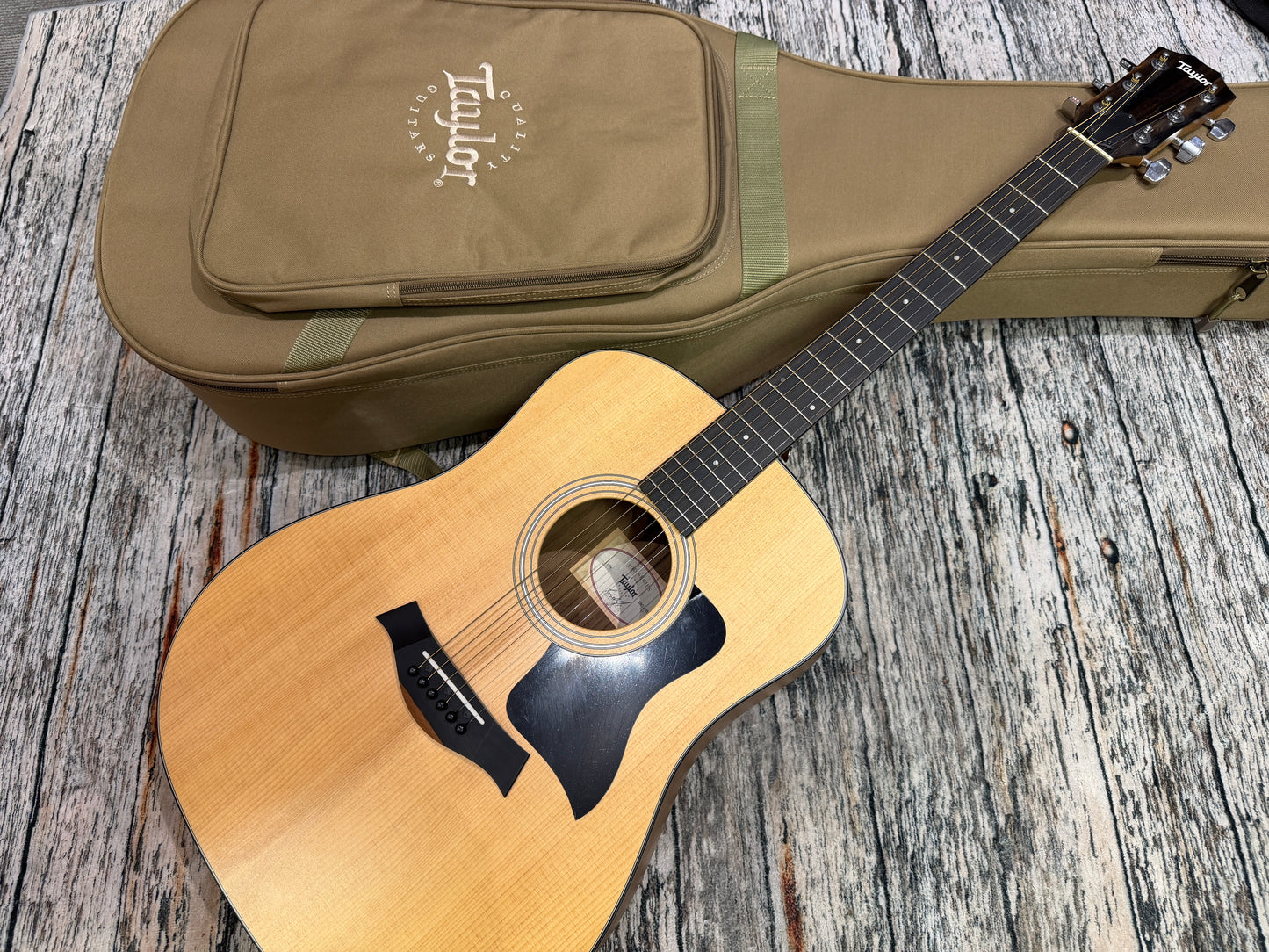 Taylor 110E electro dreadnought & case