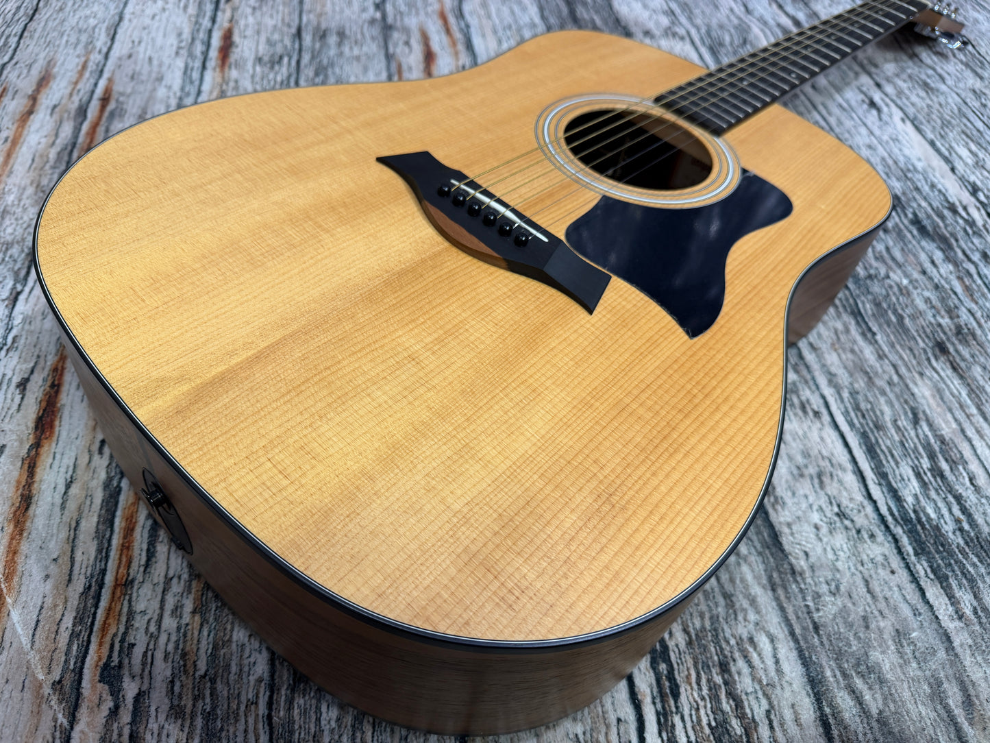Taylor 110E electro dreadnought & case