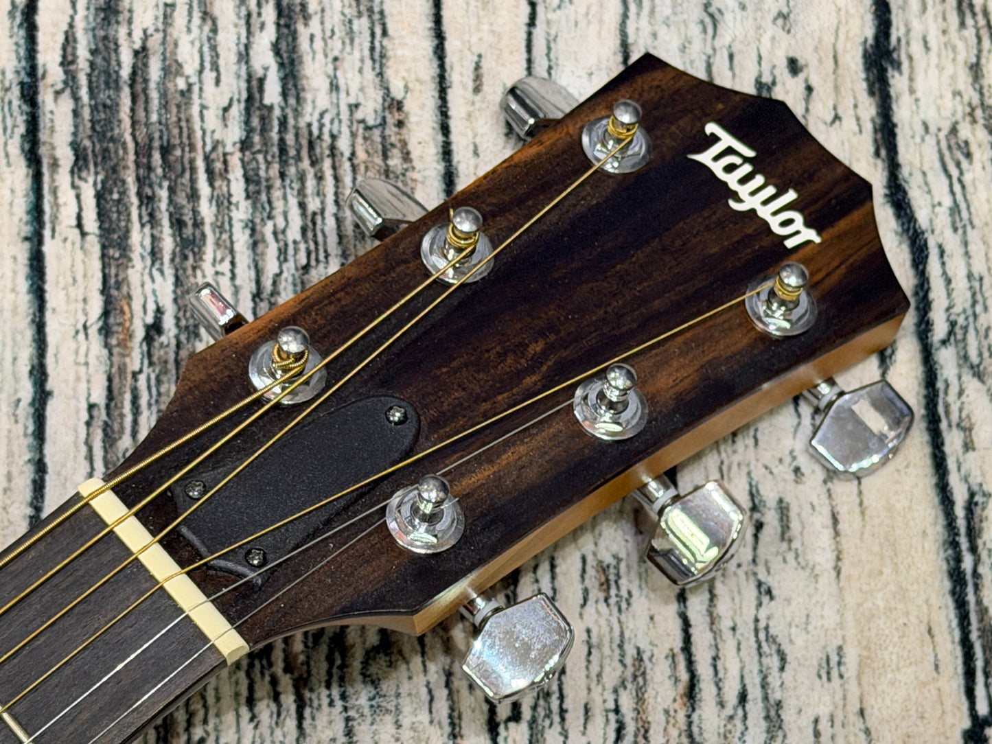 Taylor 110E electro dreadnought & case