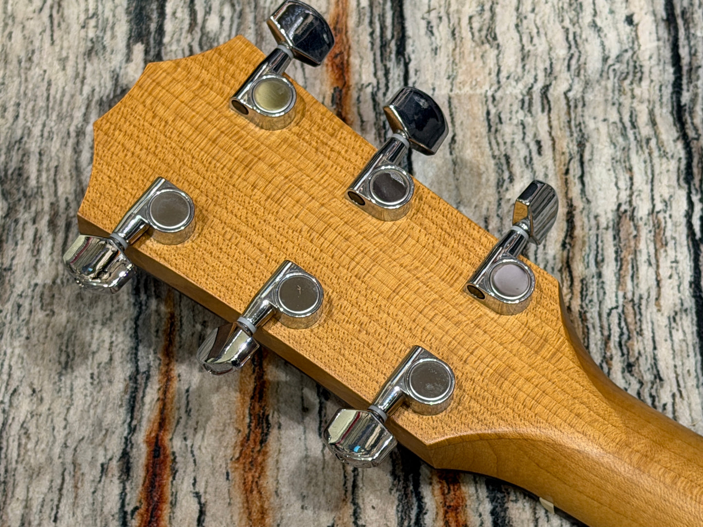 Taylor 110E electro dreadnought & case