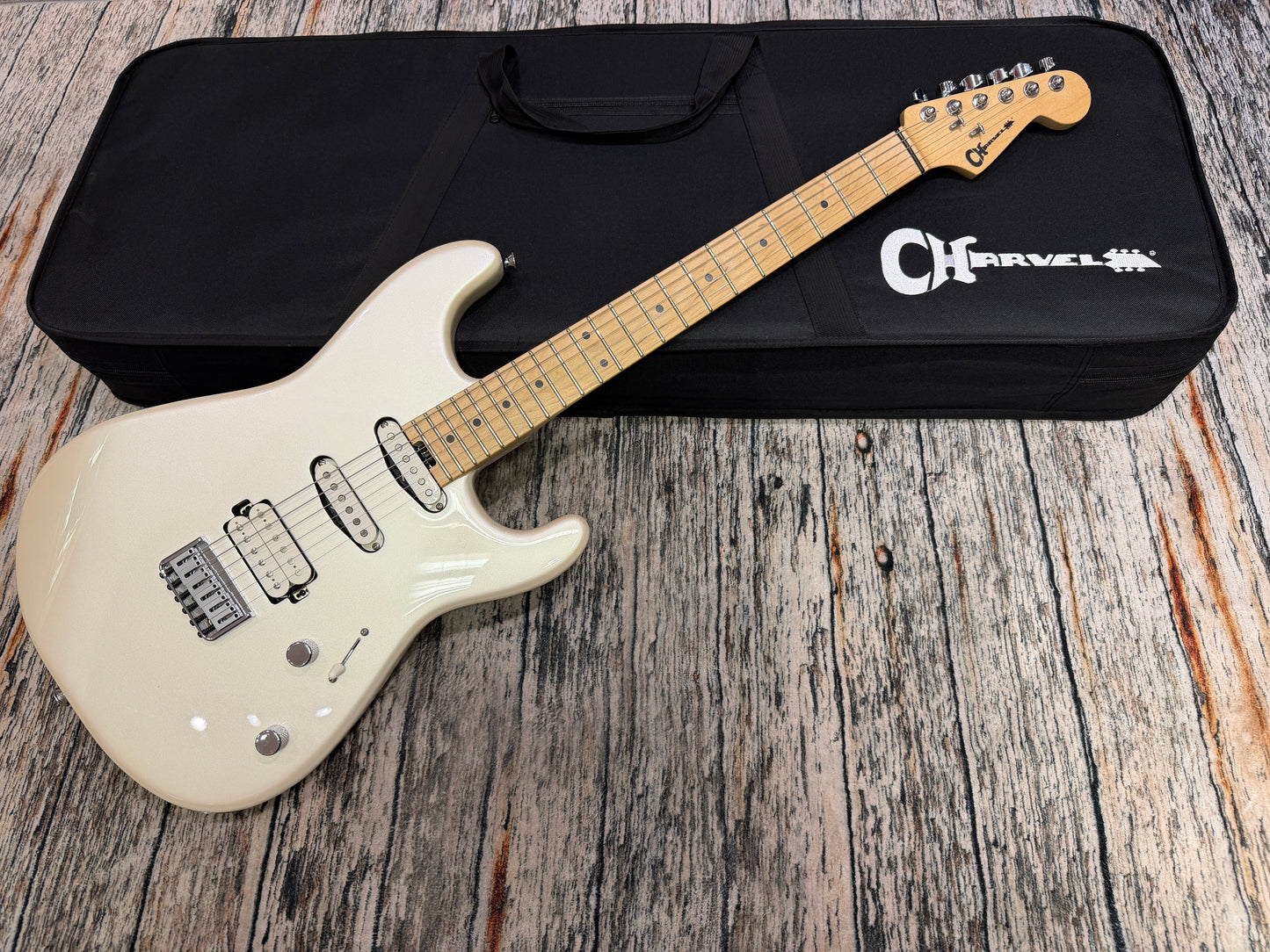 Charvel Pro-Mod San Dimas Style 1 HSS HT case, Mint example!