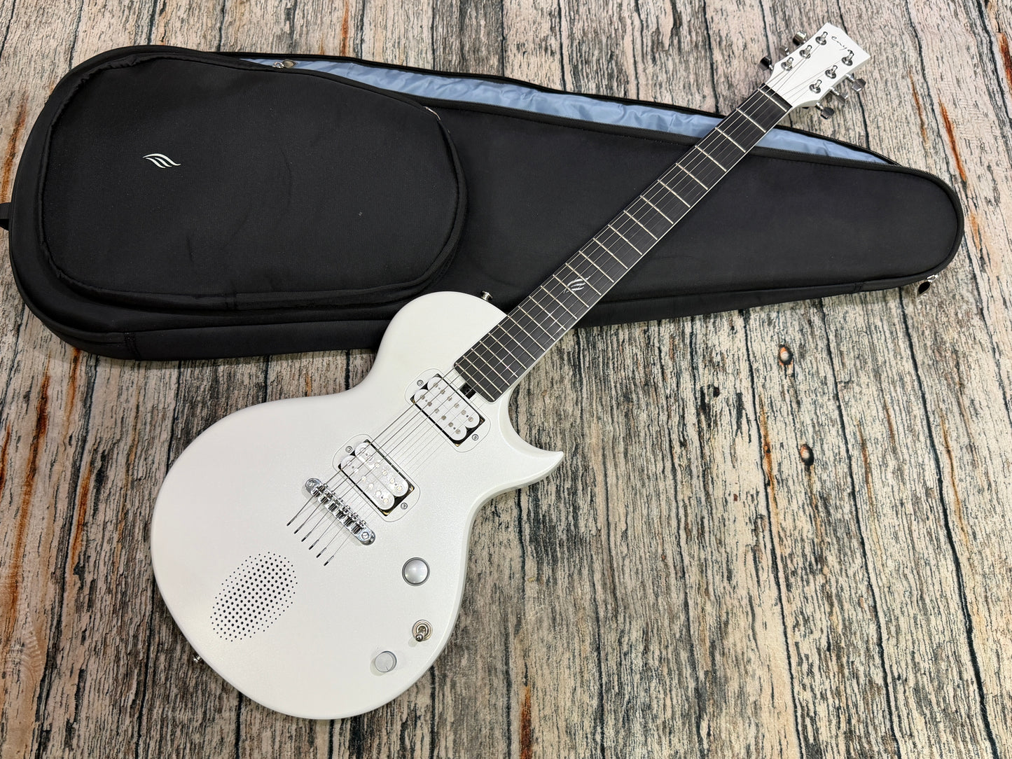 Enya Nova Go Sonic - Smart guitar with FX and built in speaker.