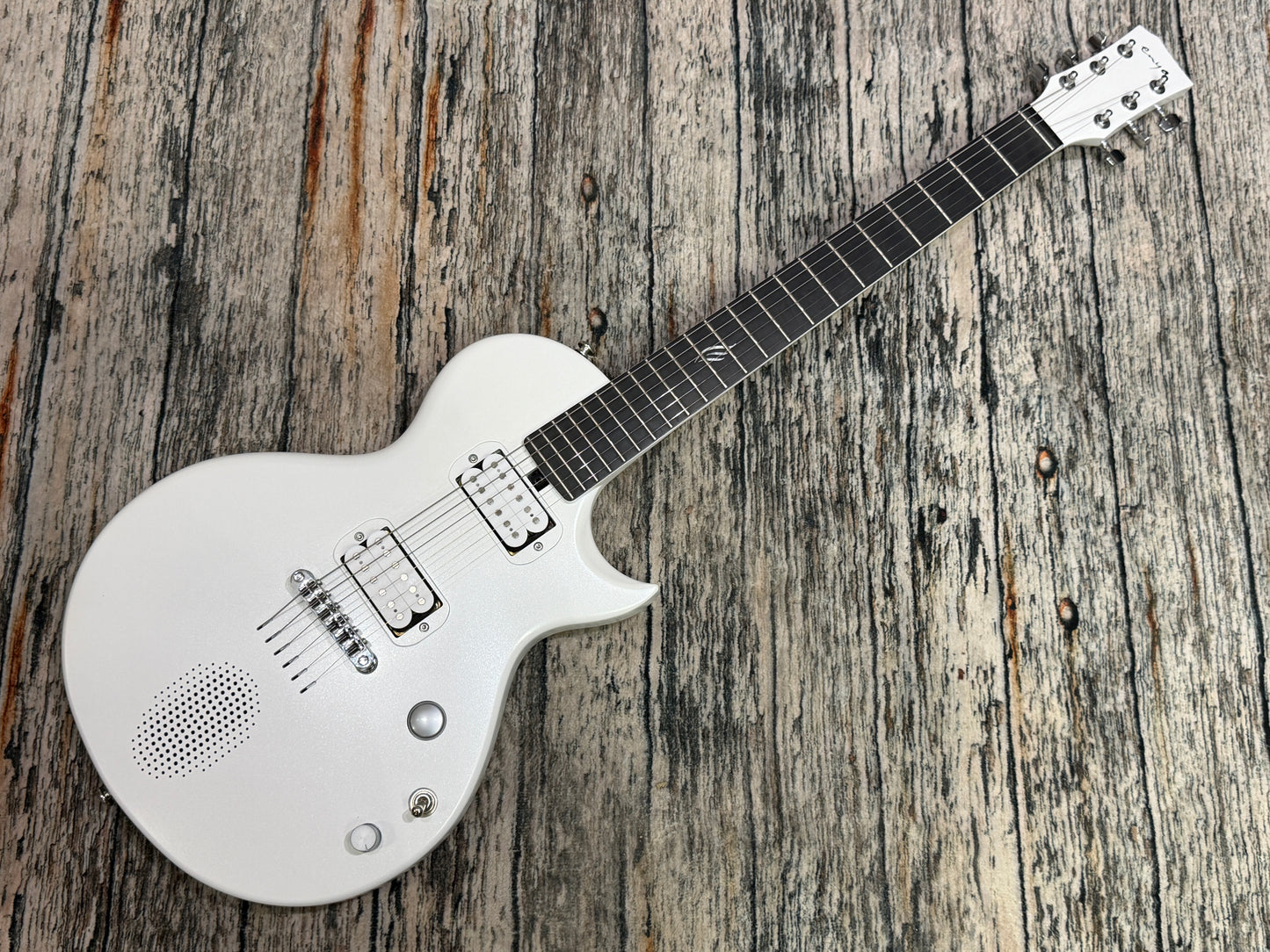 Enya Nova Go Sonic - Smart guitar with FX and built in speaker.
