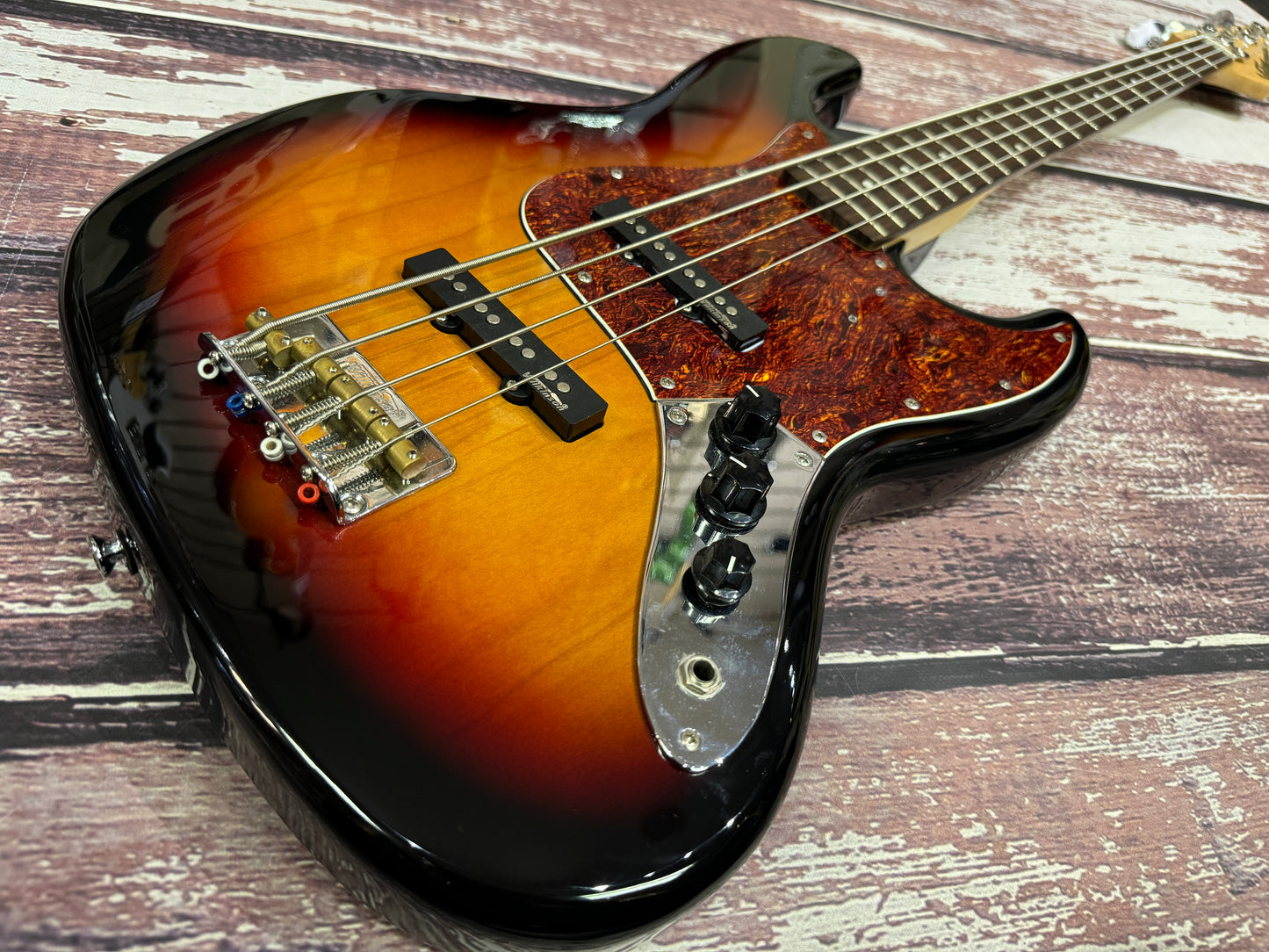 Vintage VJ74 Jazz bass £199