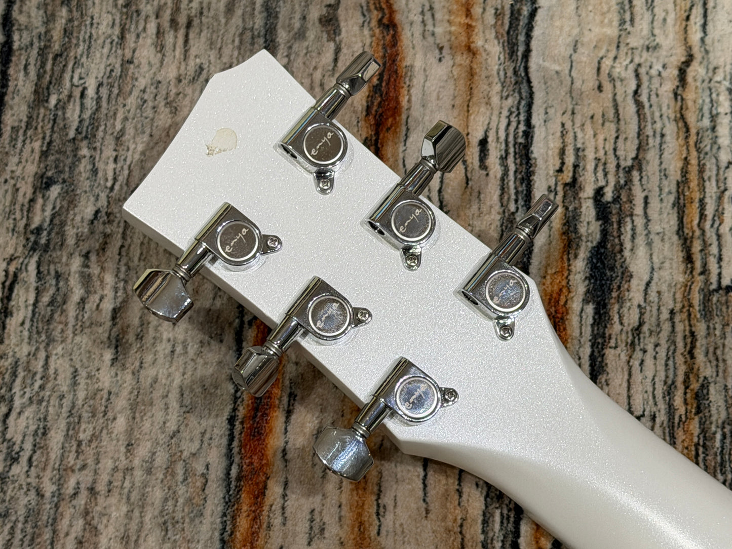 Enya Nova Go Sonic - Smart guitar with FX and built in speaker.