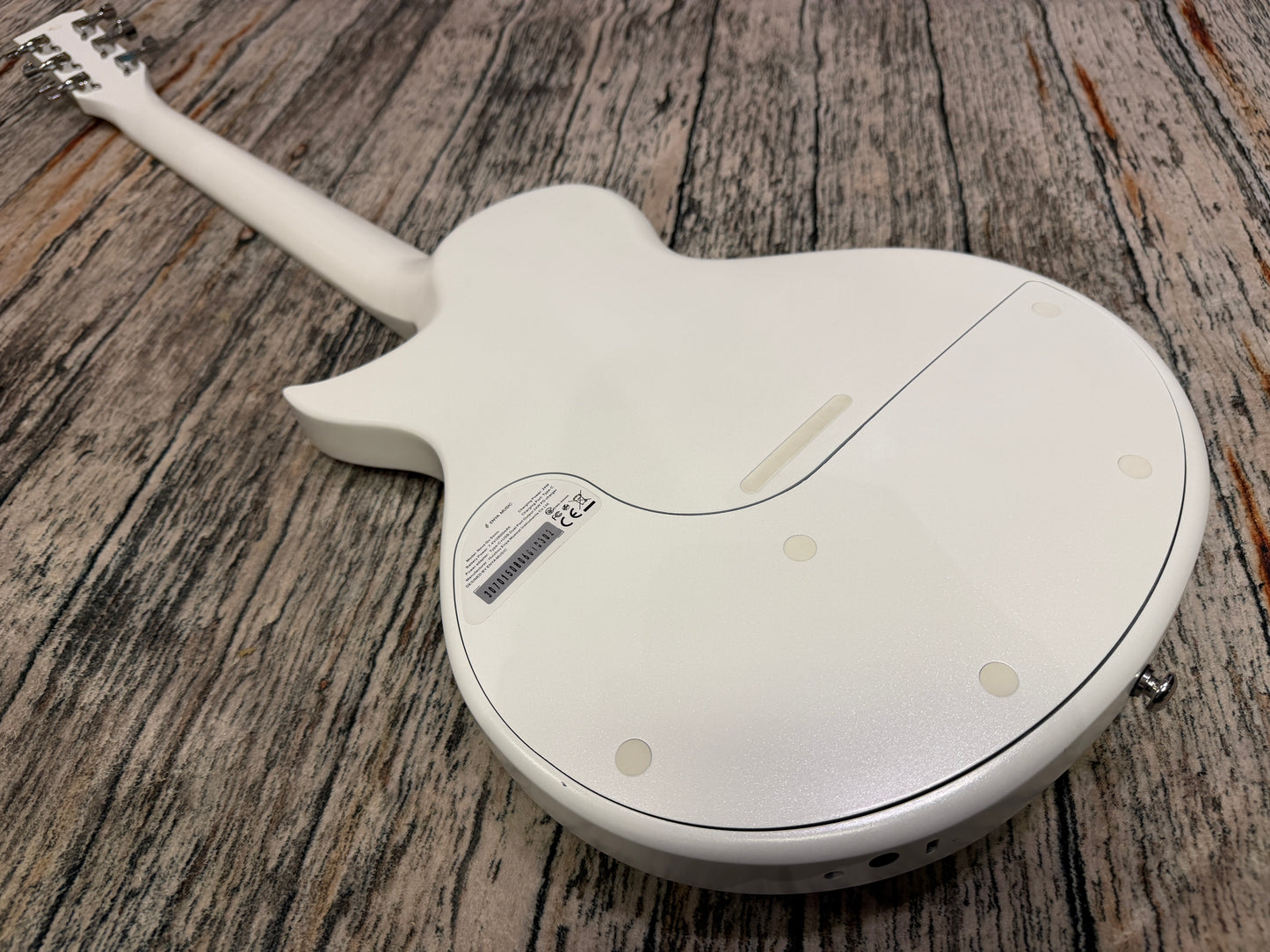 Enya Nova Go Sonic - Smart guitar with FX and built in speaker.