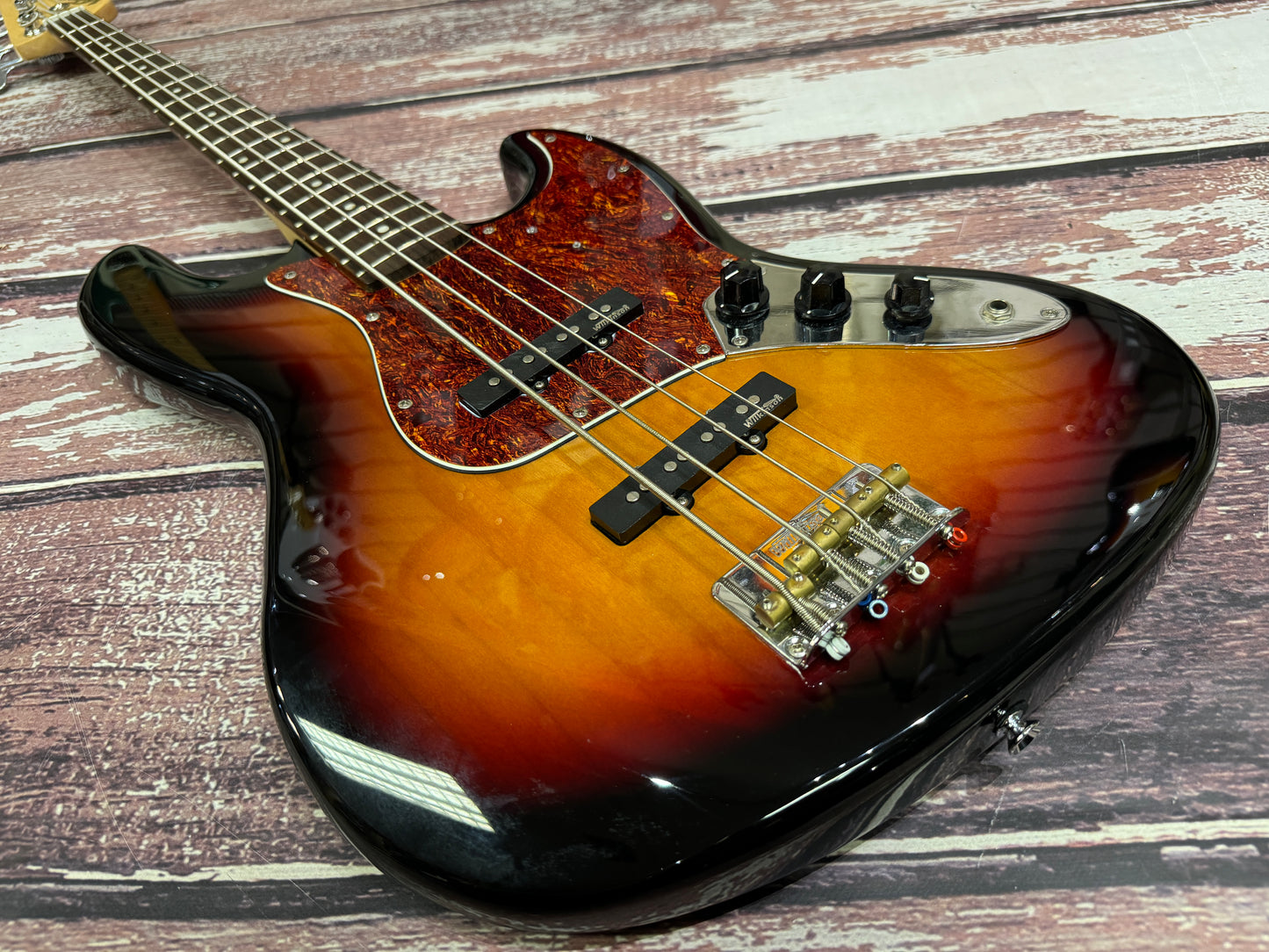 Vintage VJ74 Jazz bass £199