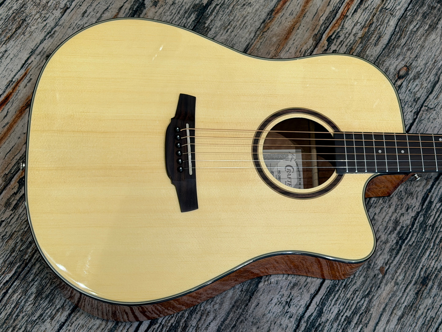 Crafter HD250−CE−N Silver Series