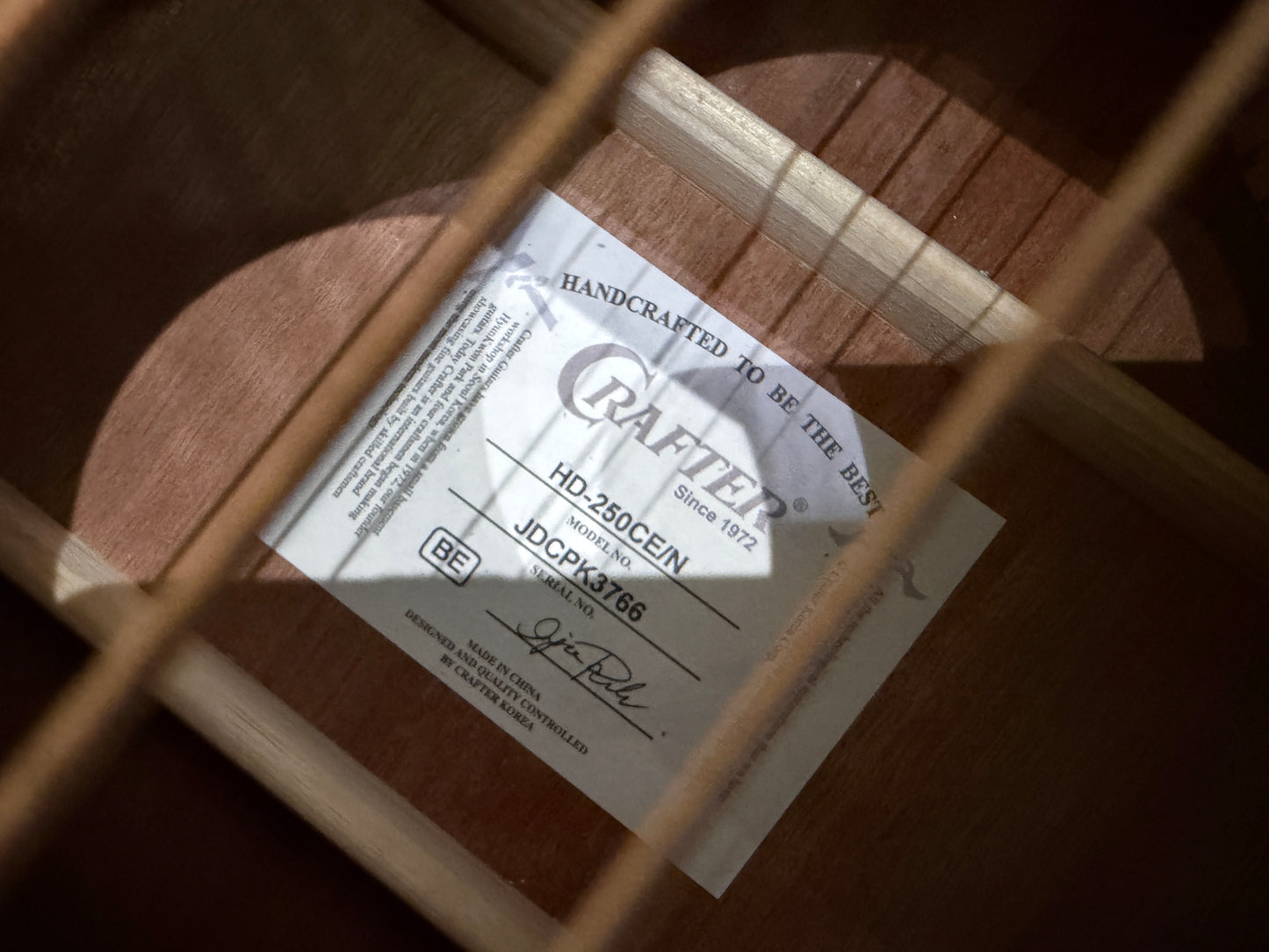 Crafter HD250−CE−N Silver Series