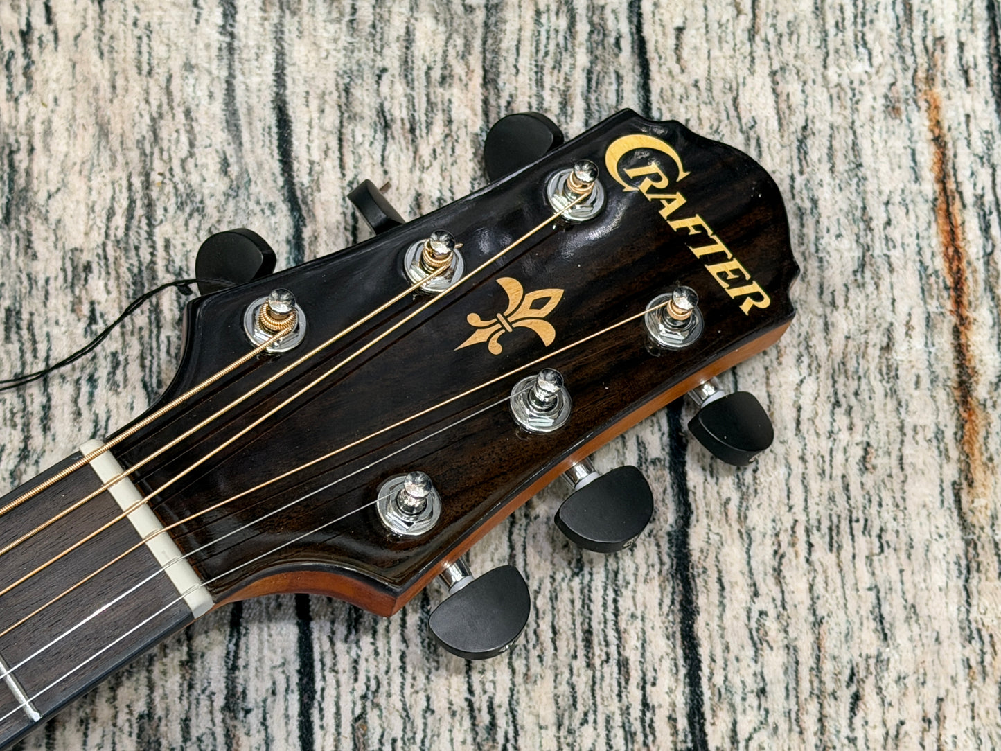 Crafter HD250−CE−N Silver Series