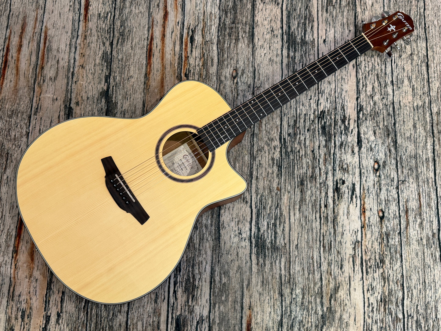 Crafter HG100-CE-N cutaway electro acoustic