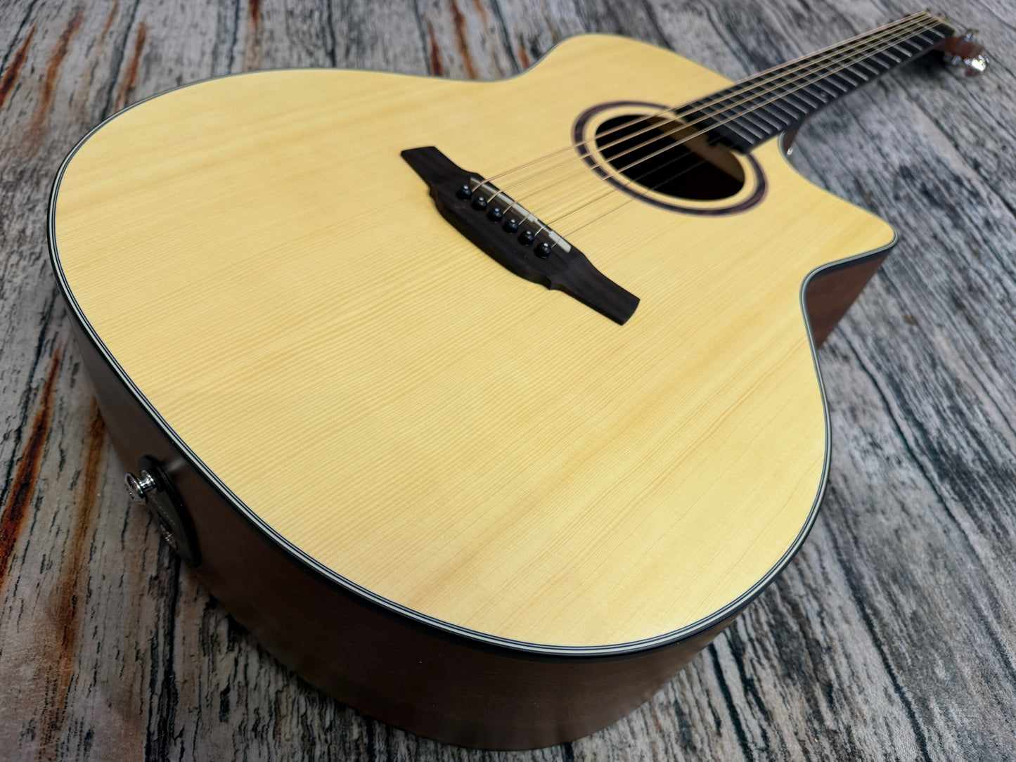 Crafter HG100-CE-N cutaway electro acoustic